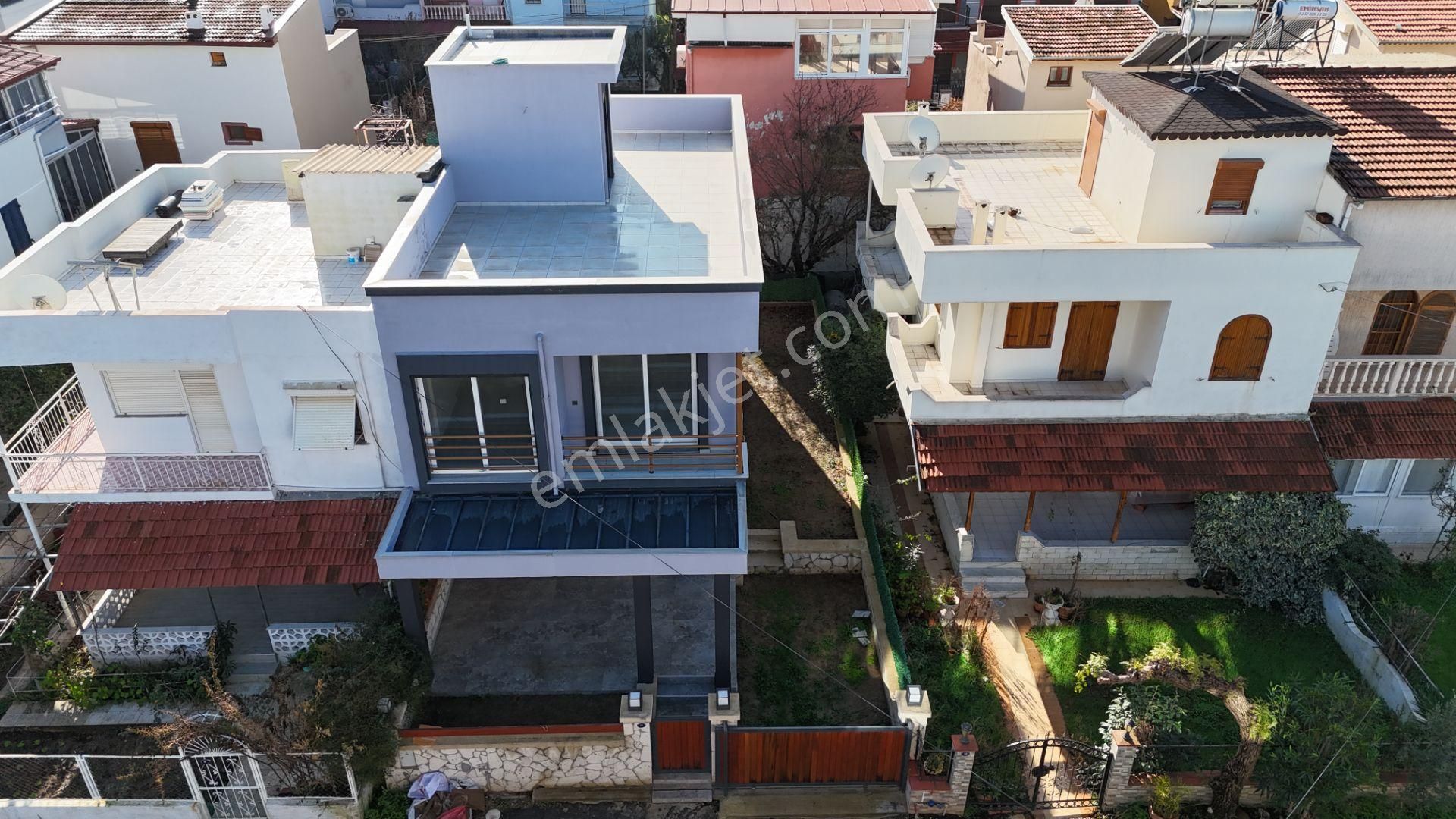 Seferihisar Payamlı'da Merkezi Konumda Müstakil Ferah Yapılı Satılık 3+1 Villa - Görsel 3