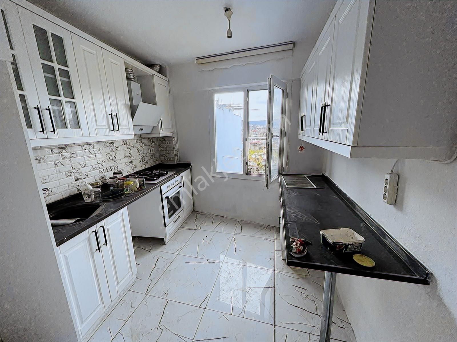 Karabağlar Yunus Emre Mah. 2+1 85 M2 Kiralık Daire