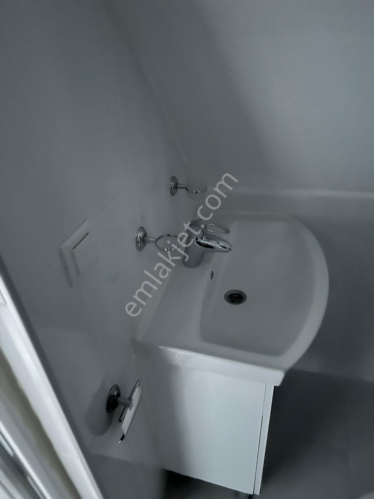 Zeytinköyde Yerden Isıtma Depozitosuz Klimalı 1+1 Kiralık Eşyalı Çatı Katı Apart - Görsel 5