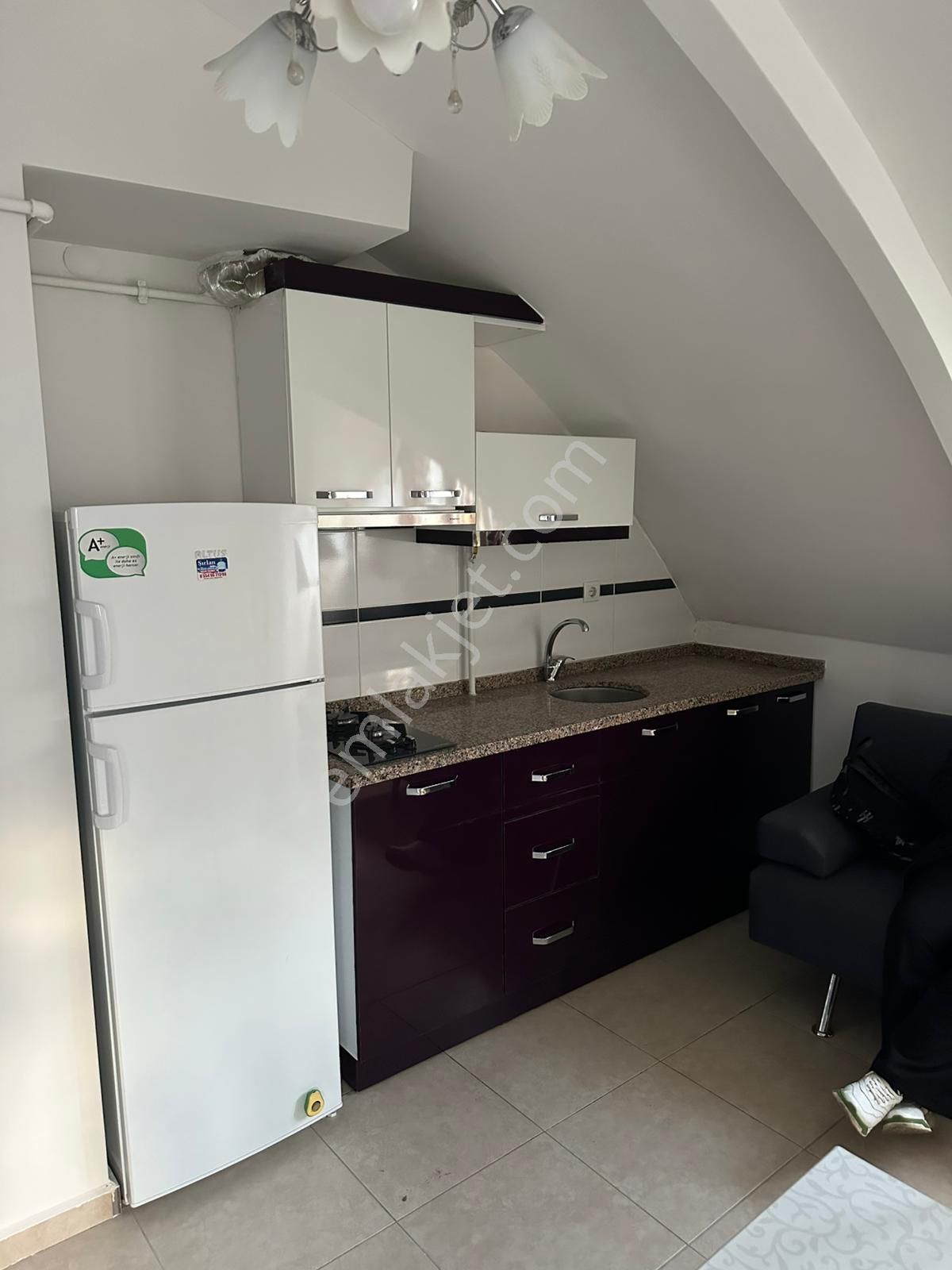 Zeytinköyde Yerden Isıtma Depozitosuz Klimalı 1+1 Kiralık Eşyalı Çatı Katı Apart - Görsel 2