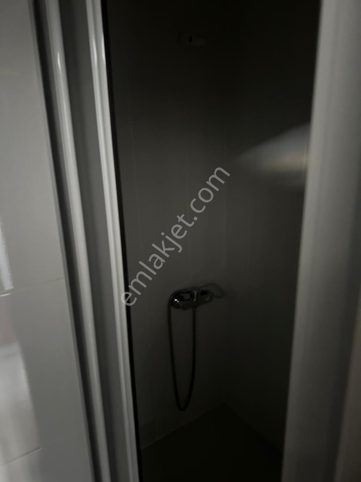 Zeytinköyde Yerden Isıtma Depozitosuz Klimalı 1+1 Kiralık Eşyalı Çatı Katı Apart - Görsel 6