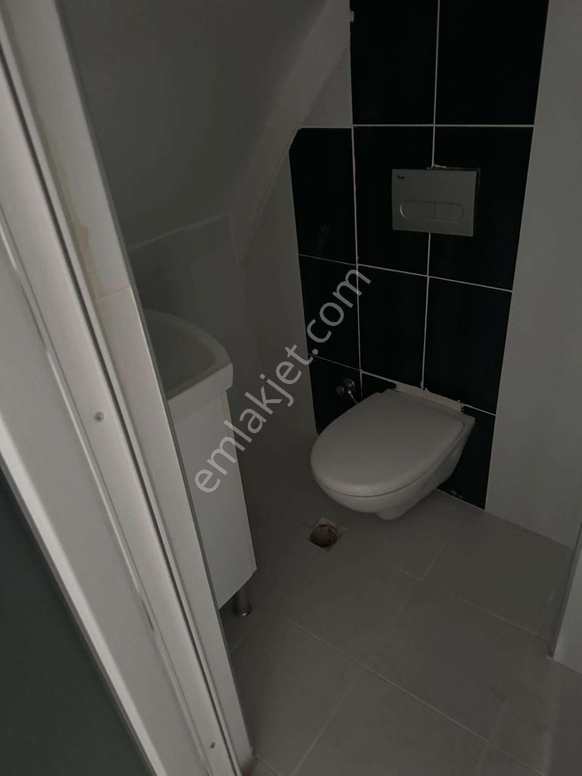 Zeytinköyde Yerden Isıtma Depozitosuz Klimalı 1+1 Kiralık Eşyalı Çatı Katı Apart - Görsel 8