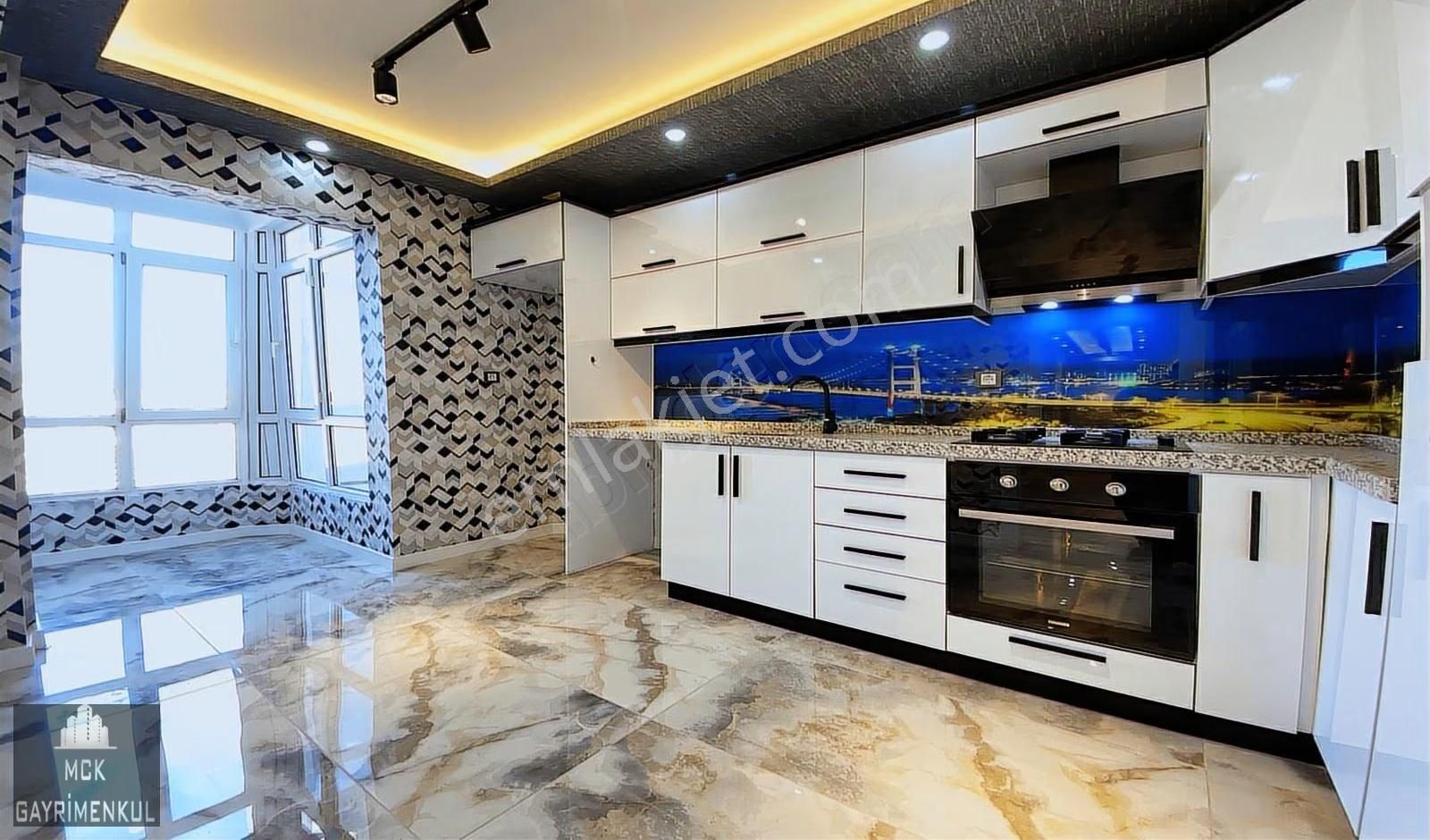 Şenlik Bloklarında Şehir Manzaralı Lüx Yapılı Ebv Banyolu 3+1 - Görsel 15