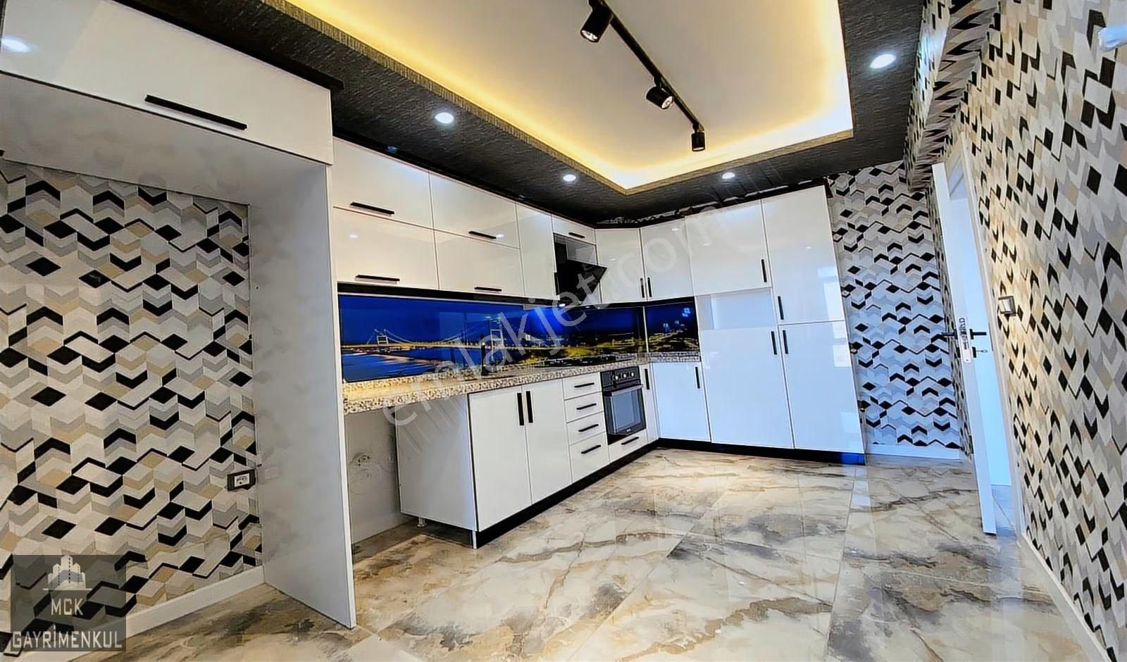 Şenlik Bloklarında Şehir Manzaralı Lüx Yapılı Ebv Banyolu 3+1 - Görsel 13