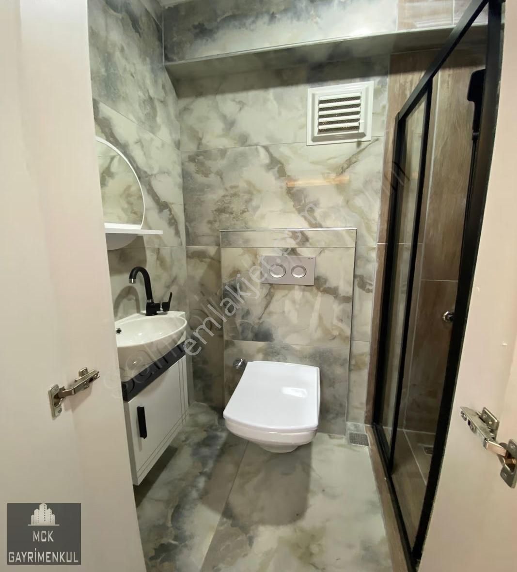 Şenlik Bloklarında Şehir Manzaralı Lüx Yapılı Ebv Banyolu 3+1 - Görsel 2
