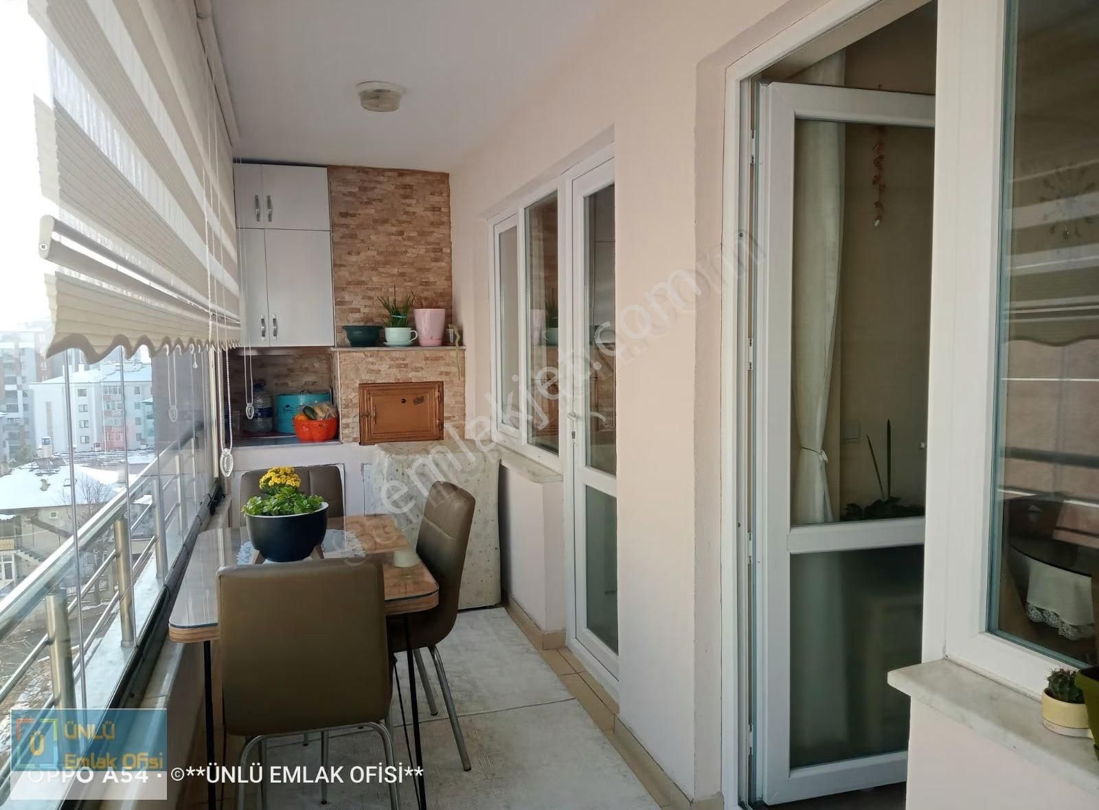 Ünlü Emlaktan Yatay Mimarili Arakat Kombili Manzaralı 3+1 Daire - Görsel 10