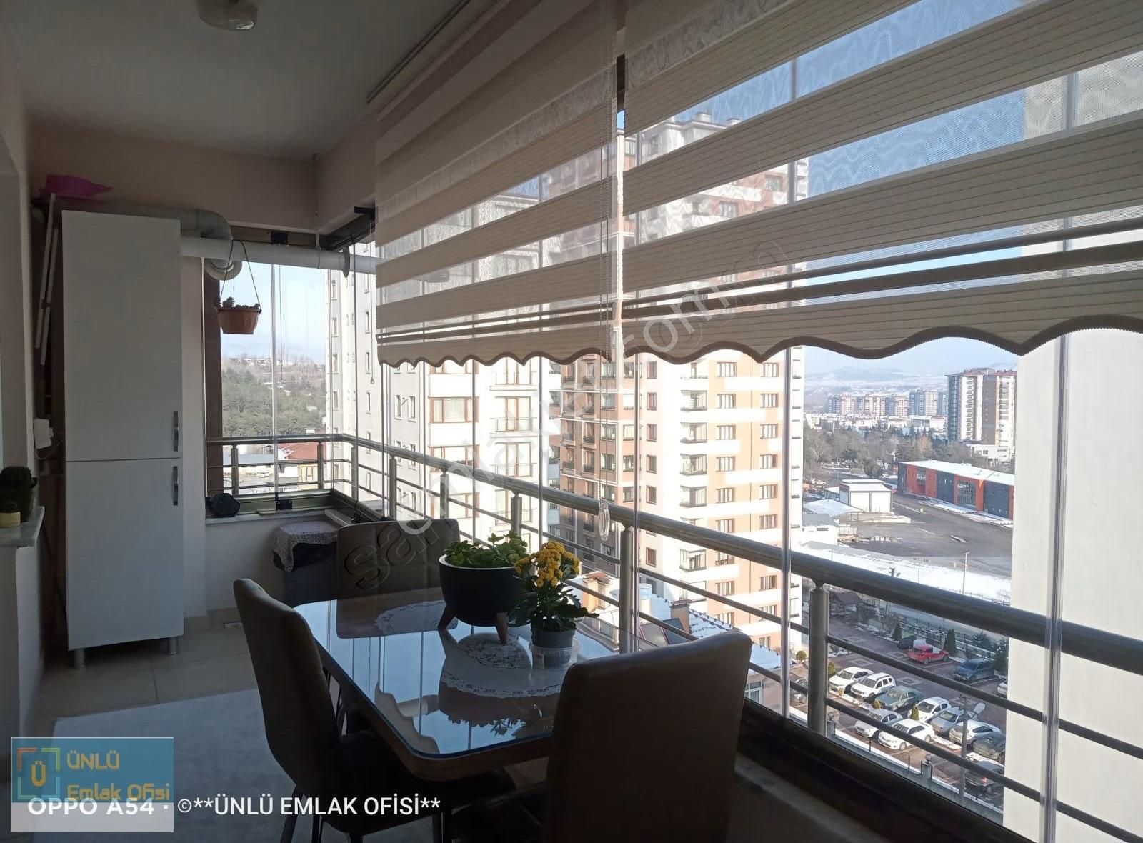 Ünlü Emlaktan Yatay Mimarili Arakat Kombili Manzaralı 3+1 Daire - Görsel 9