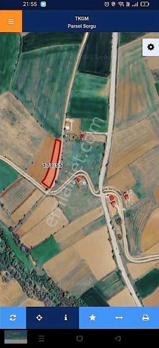 Ünlü Emlaktan Şehre Yakın Konumda Acil Satılık Yola Cephe Bahçe