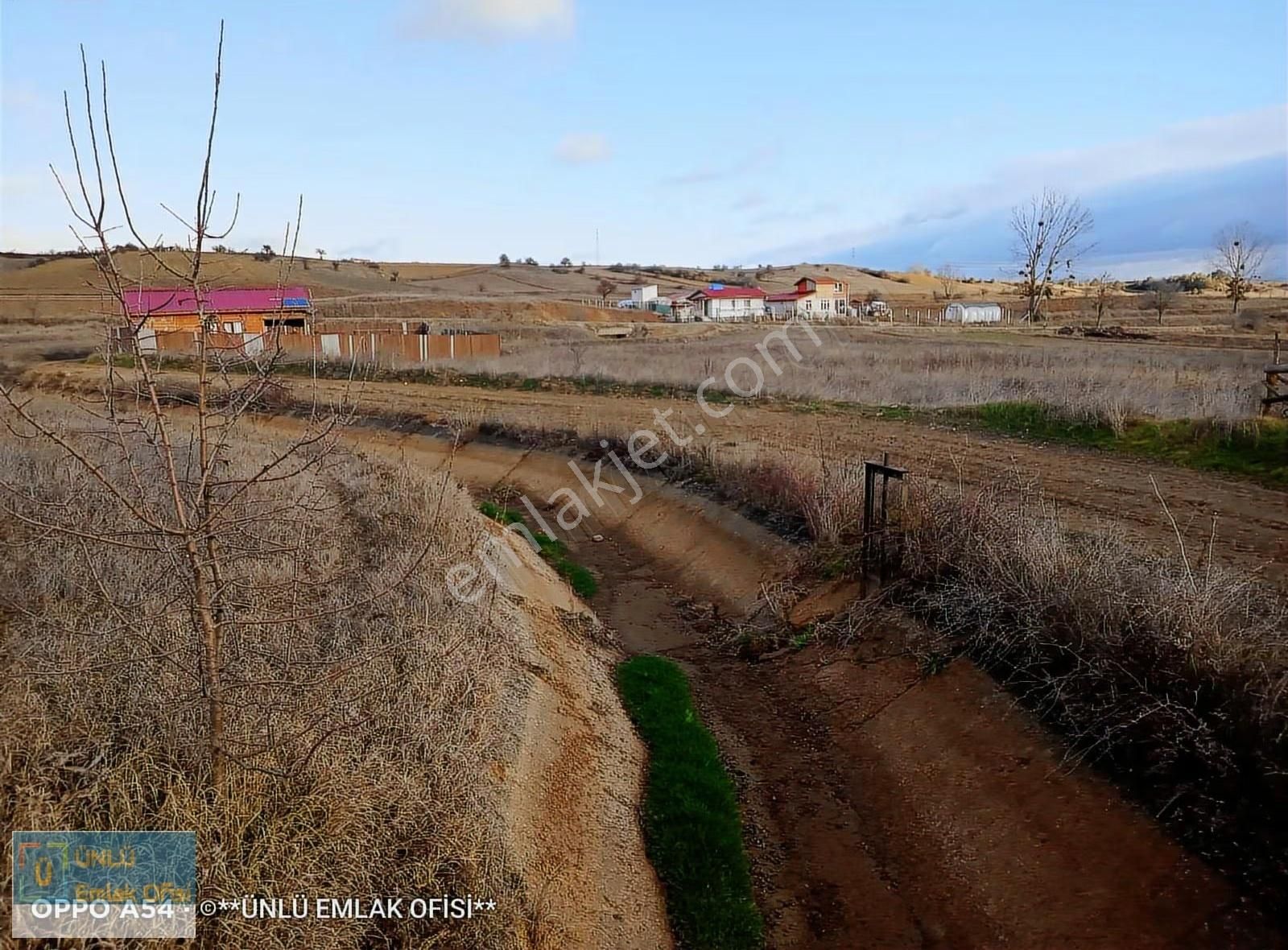Ünlü Emlaktan Şehre Yakın Konumda Acil Satılık Yola Cephe Bahçe - Görsel 9