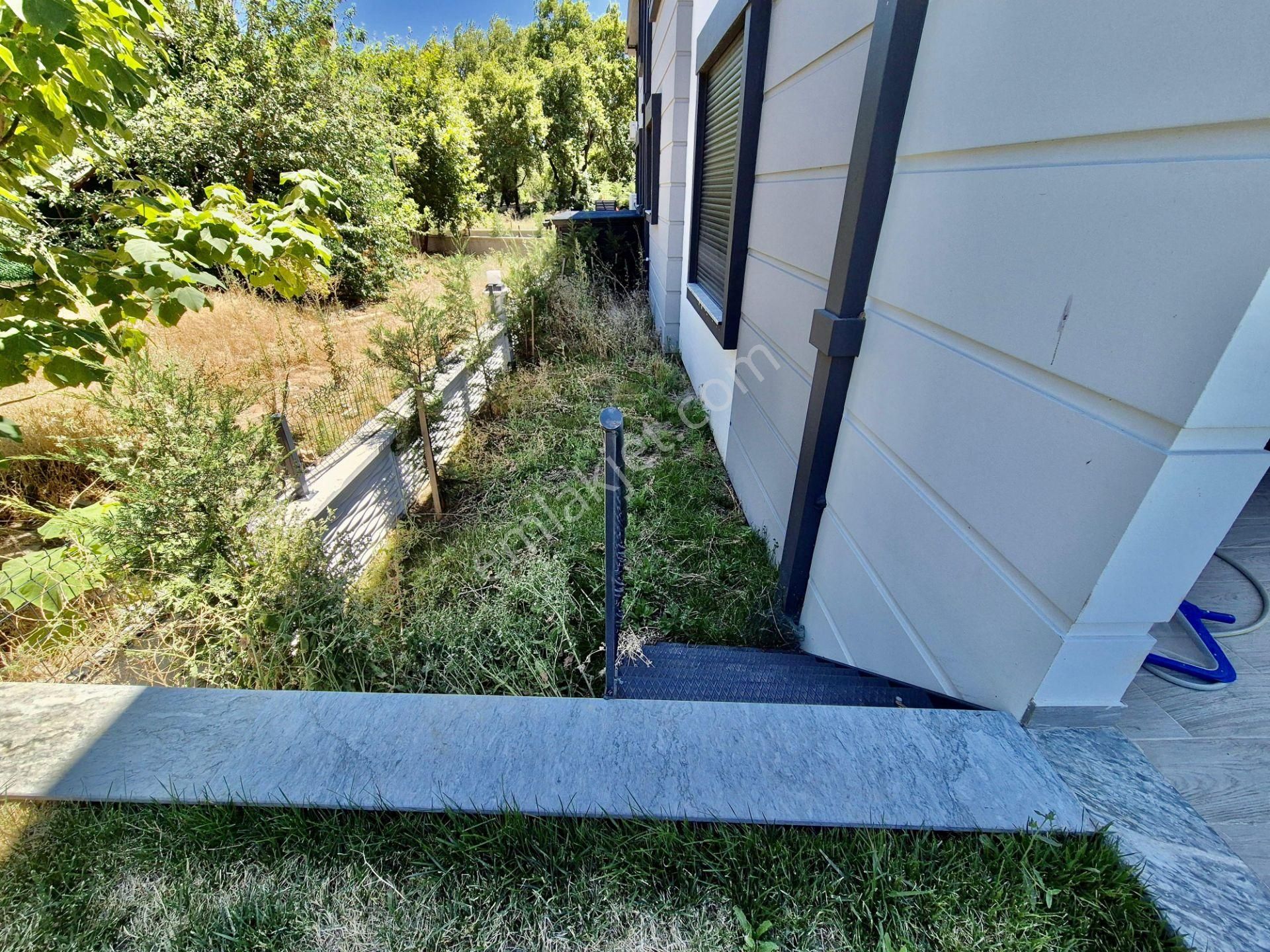 ▓ Karabuluttan▓göz Alıcı Tasarımıyla Doğanın İçinde Havuzlu 4+1 Satılık Villa - Görsel 13