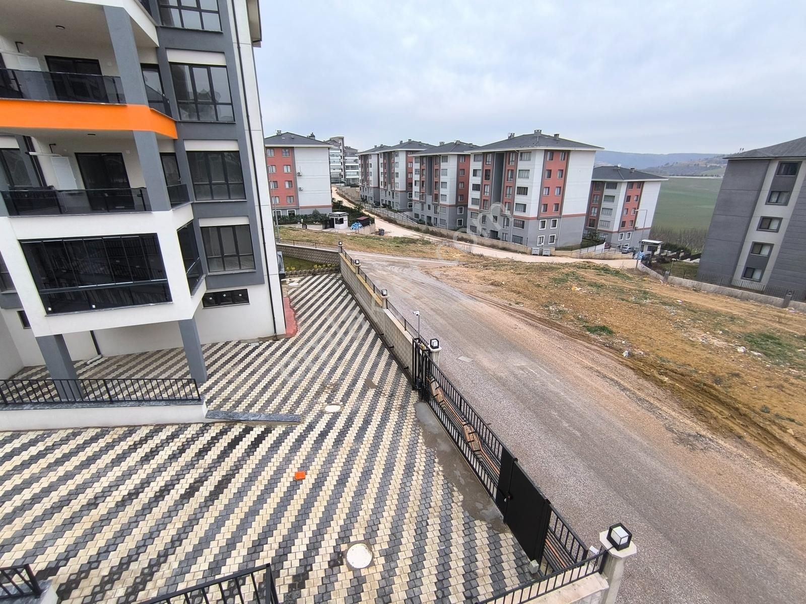 Kariyer'den Canpark Sitesi 131 M² Zemin Kat 3+1 Satılık Acill - Görsel 31