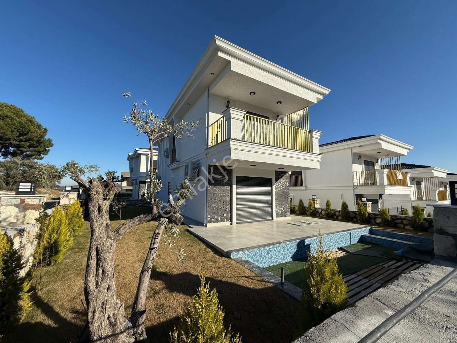 ‎  Hazar Gayrimenkulden Satilik Lüks Villa