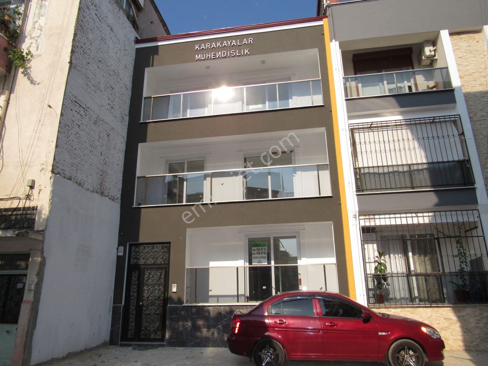 Göçmen Gayrimenkul'den Çarşı Merkezde 2+1 Satılık Arakat - Görsel 12