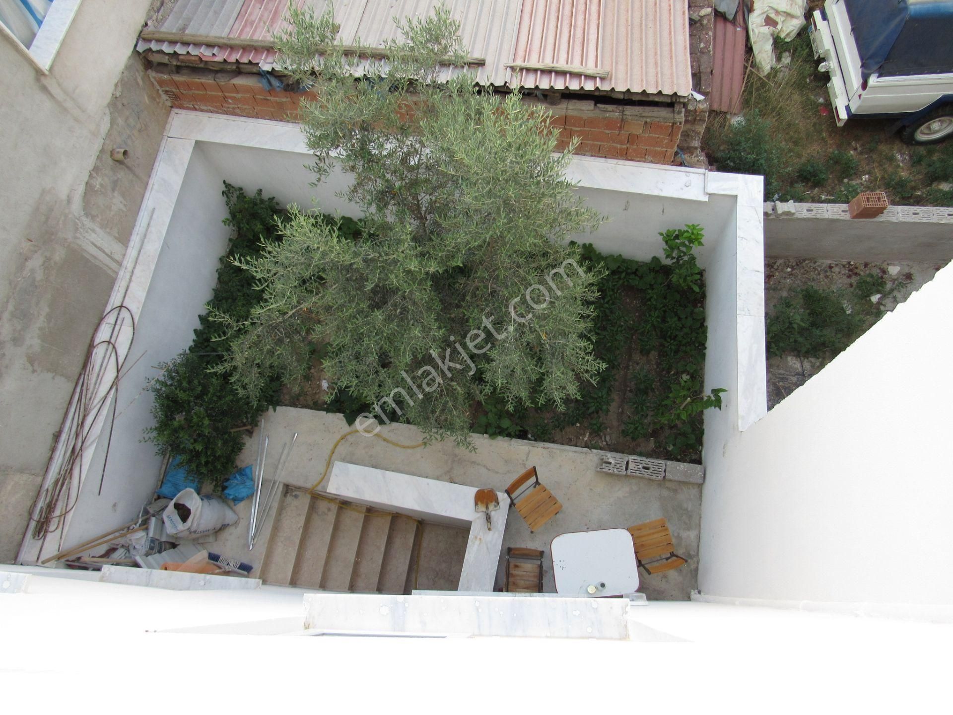 Göçmen Gayrimenkul'den Çarşı Merkezde 2+1 Satılık Arakat - Görsel 10