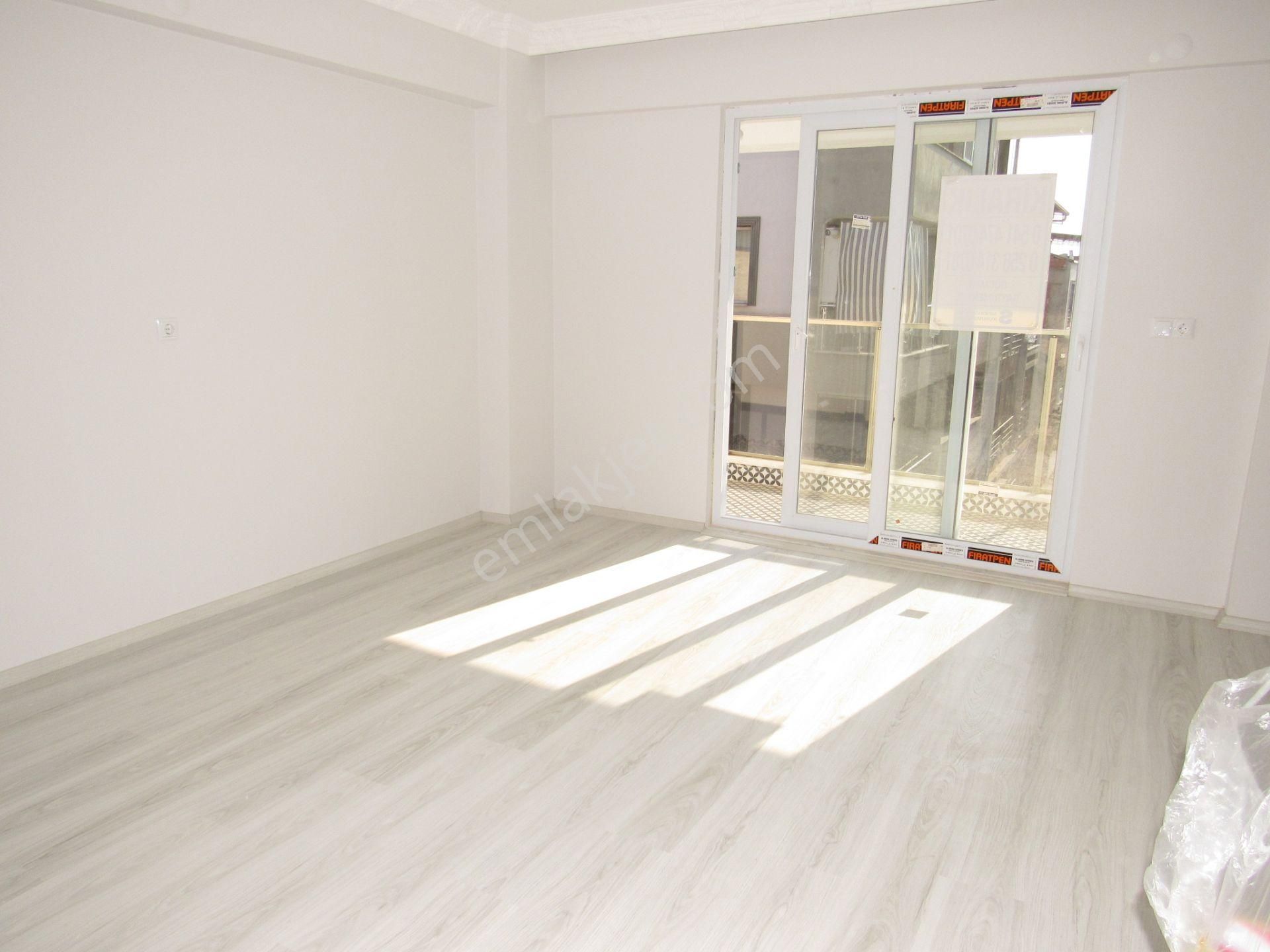 Göçmen Gayrimenkul'den Çarşı Merkezde 2+1 Satılık Arakat - Görsel 4