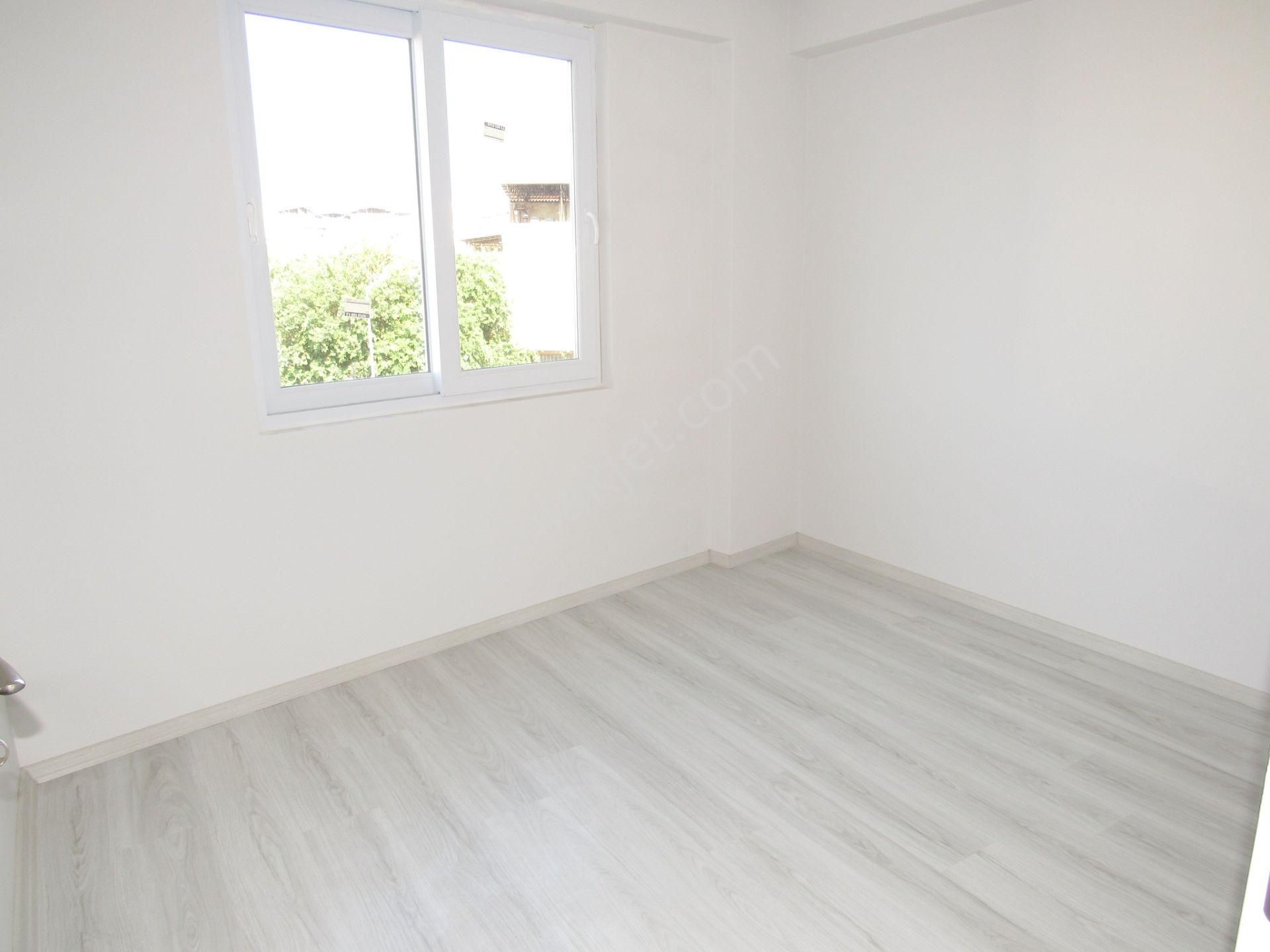 Göçmen Gayrimenkul'den Çarşı Merkezde 2+1 Satılık Arakat - Görsel 8