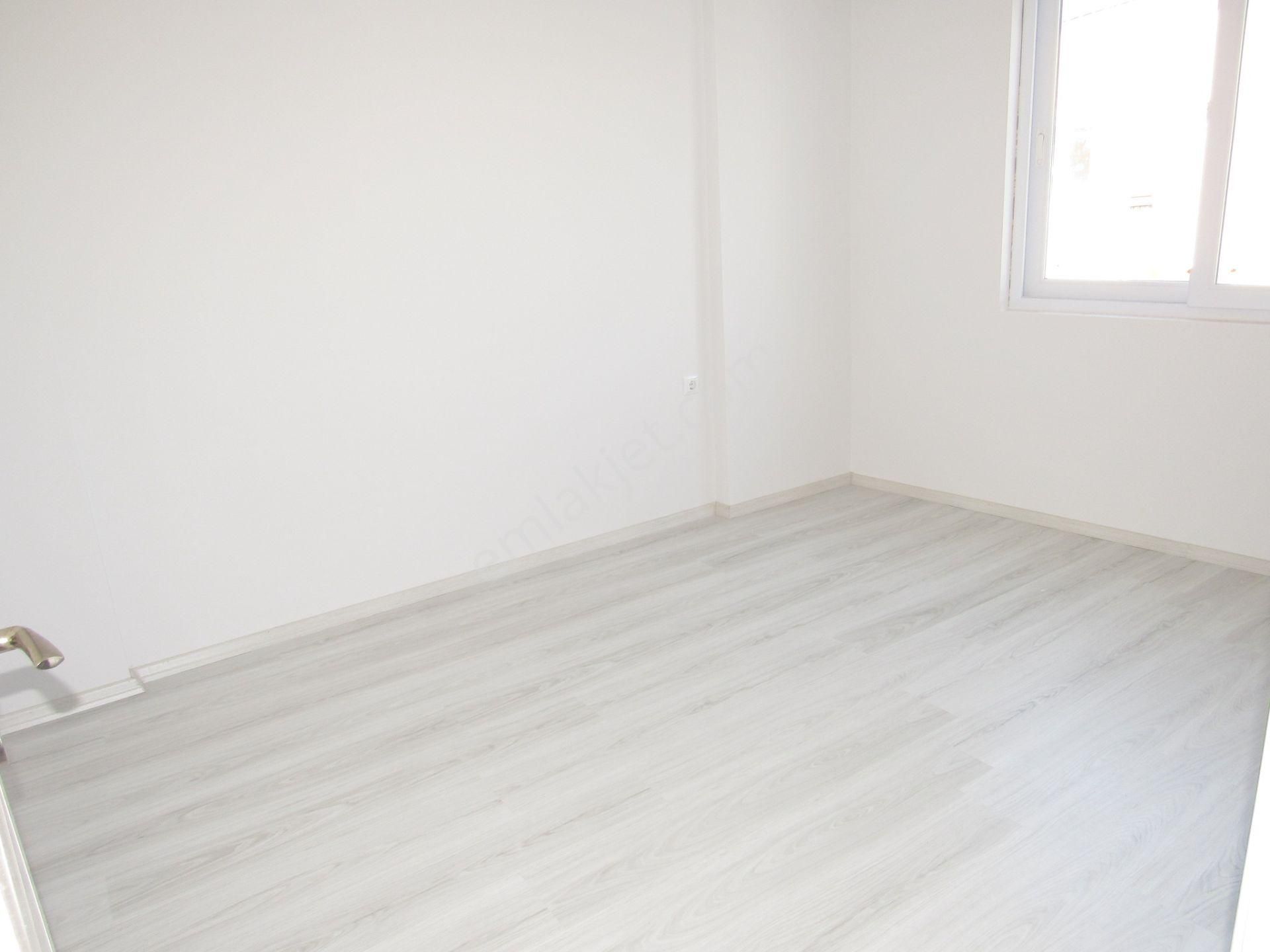 Göçmen Gayrimenkul'den Çarşı Merkezde 2+1 Satılık Arakat - Görsel 7