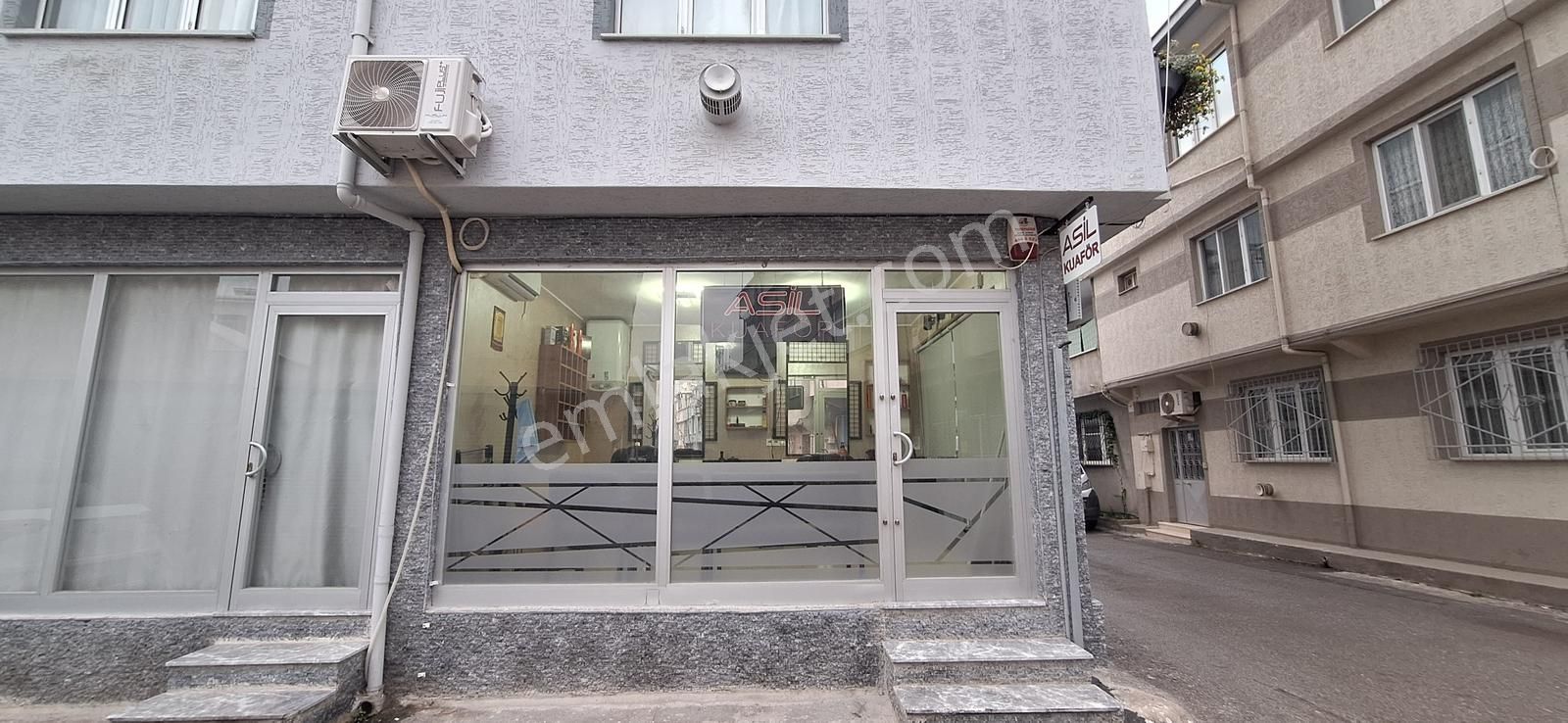 Millet Mahllesi'nde Eşyalı Berber Dükkanı