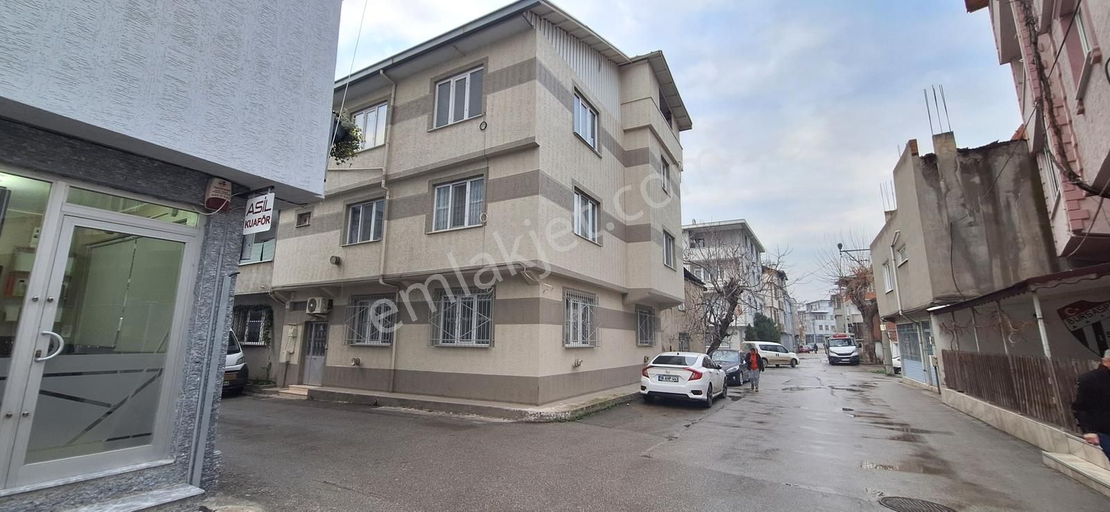 Millet Mahllesi'nde Eşyalı Berber Dükkanı - Görsel 2