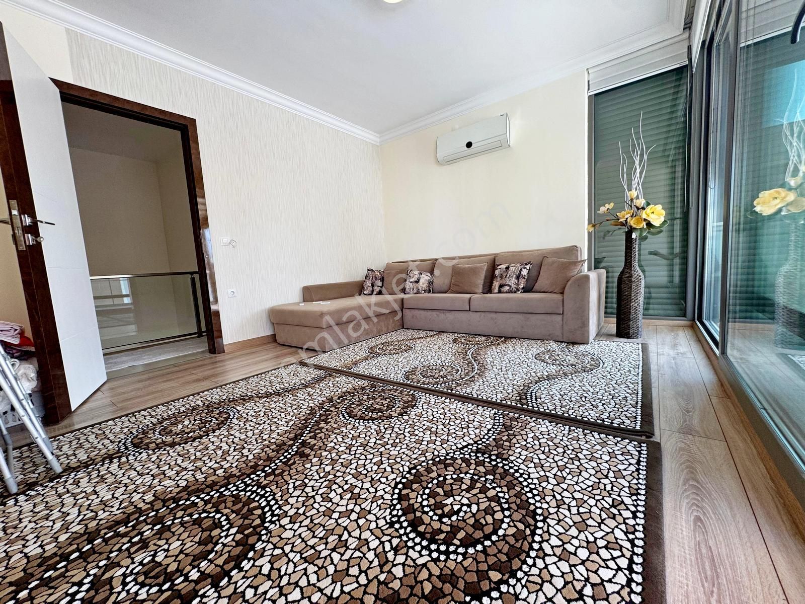 Karaova Mahallesinde Satılık Havuzlu Sitede 3+1 Müstakil Villa - Görsel 24