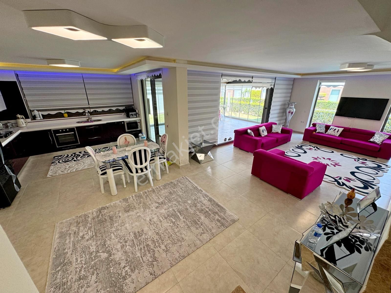 Karaova Mahallesinde Satılık Havuzlu Sitede 3+1 Müstakil Villa - Görsel 18