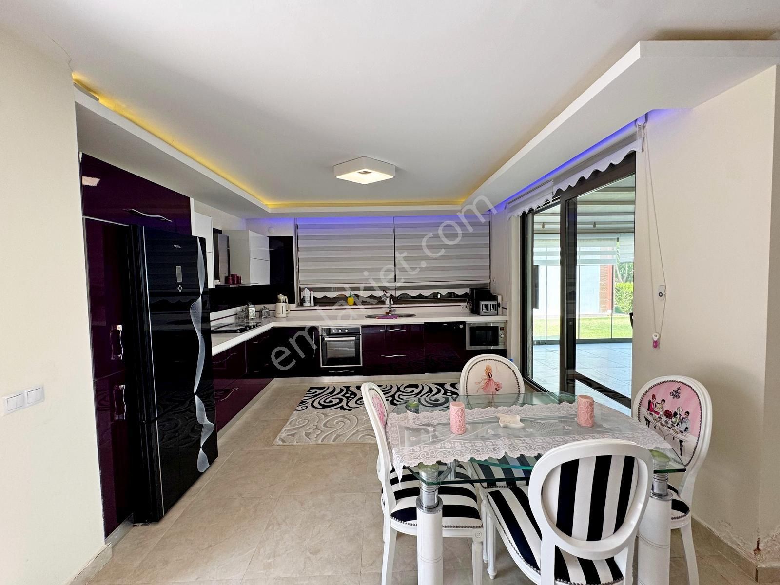 Karaova Mahallesinde Satılık Havuzlu Sitede 3+1 Müstakil Villa - Görsel 27