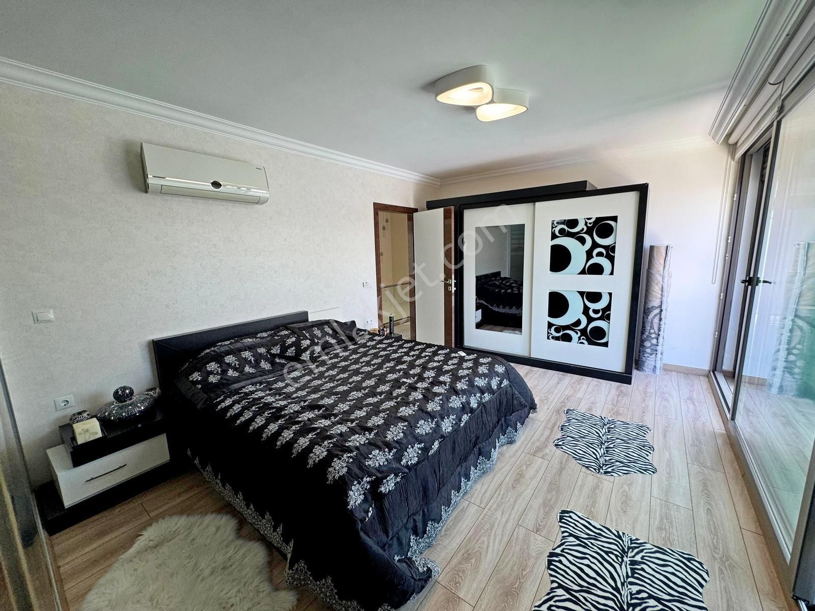 Karaova Mahallesinde Satılık Havuzlu Sitede 3+1 Müstakil Villa - Görsel 22