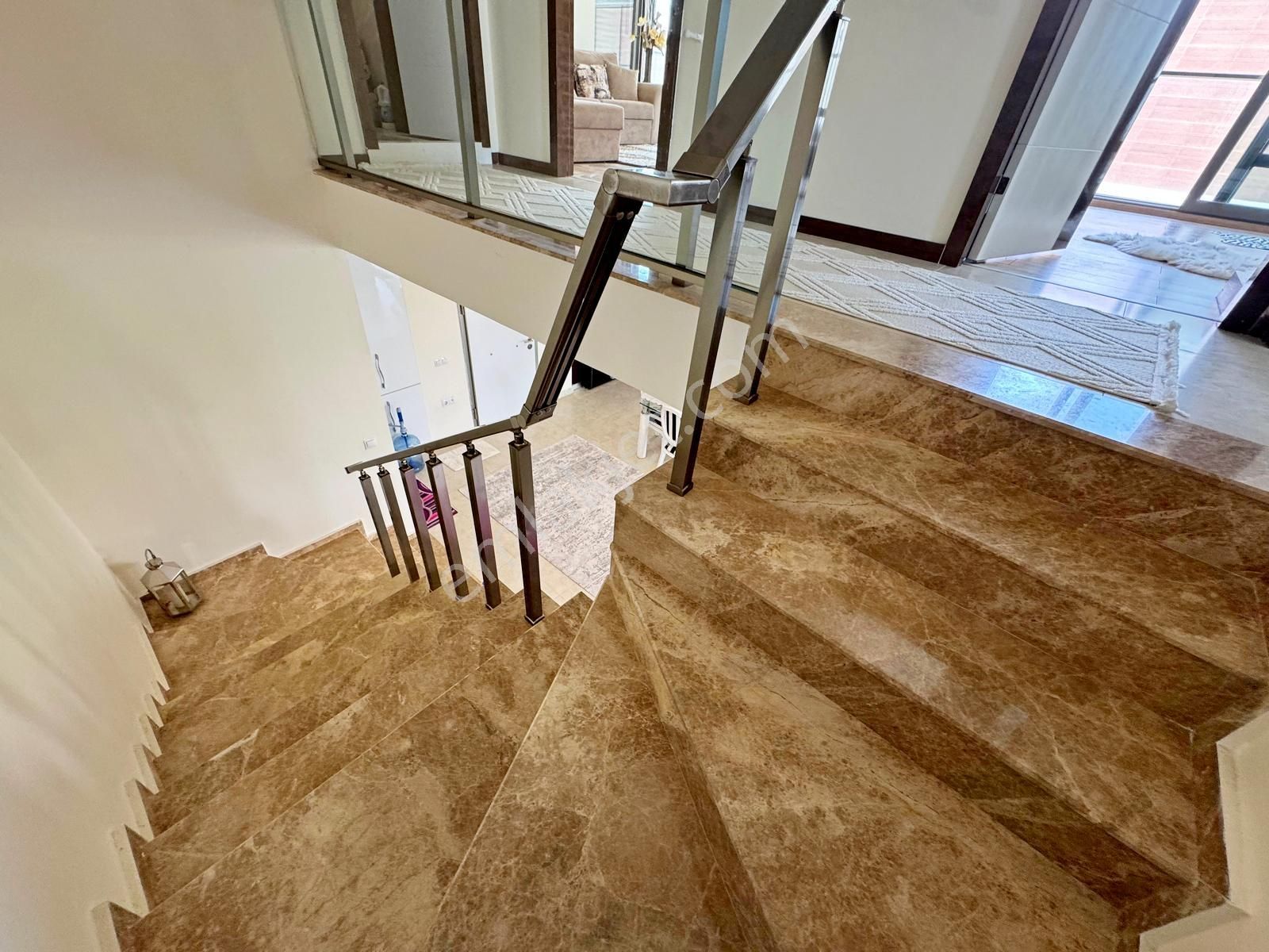 Karaova Mahallesinde Satılık Havuzlu Sitede 3+1 Müstakil Villa - Görsel 32