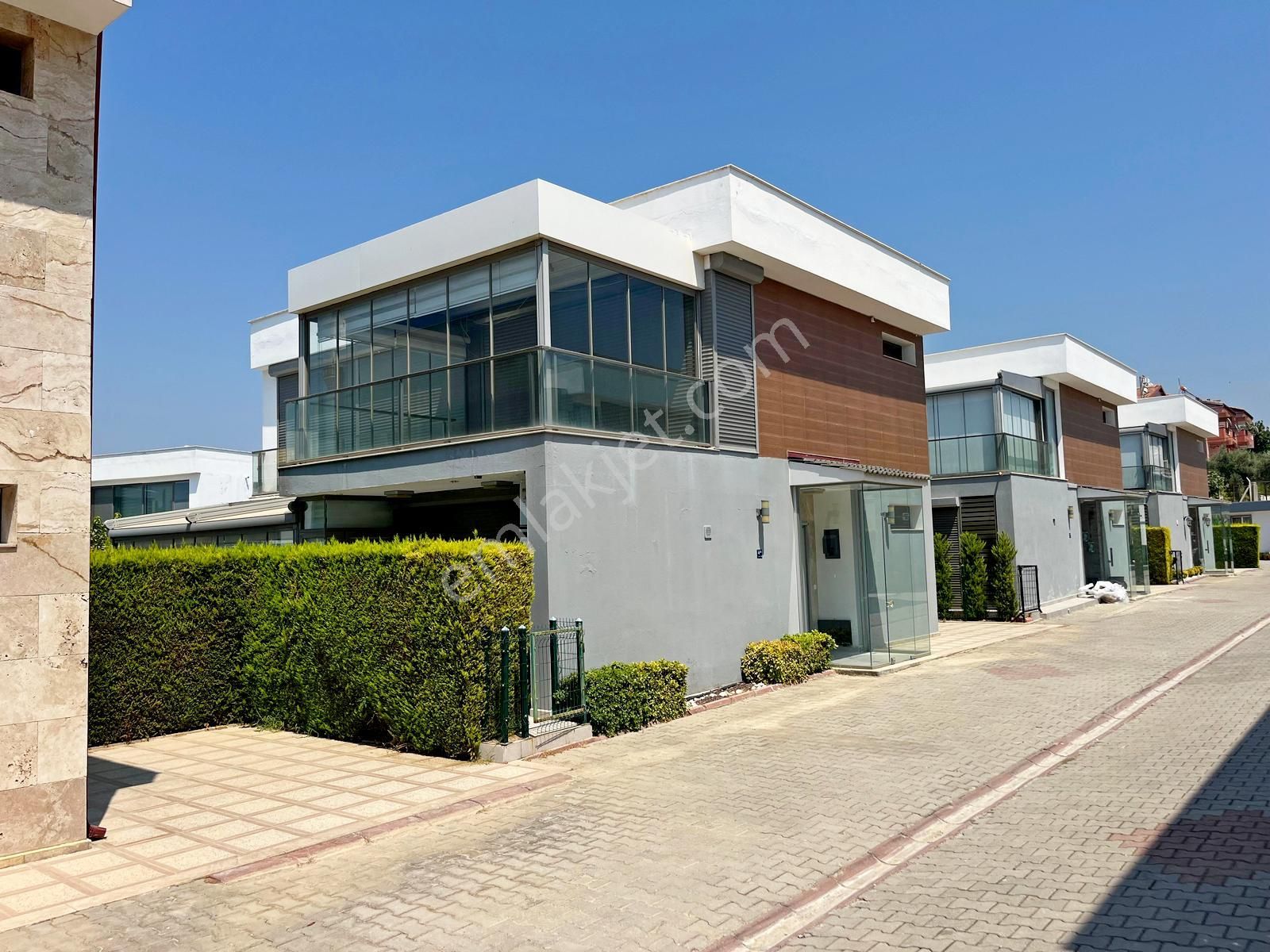 Karaova Mahallesinde Satılık Havuzlu Sitede 3+1 Müstakil Villa - Görsel 6