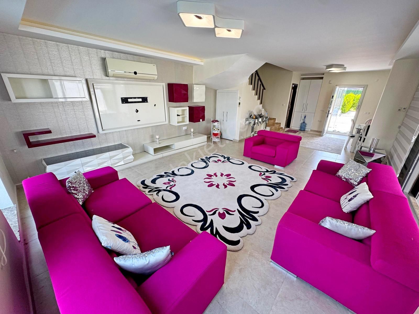 Karaova Mahallesinde Satılık Havuzlu Sitede 3+1 Müstakil Villa - Görsel 20