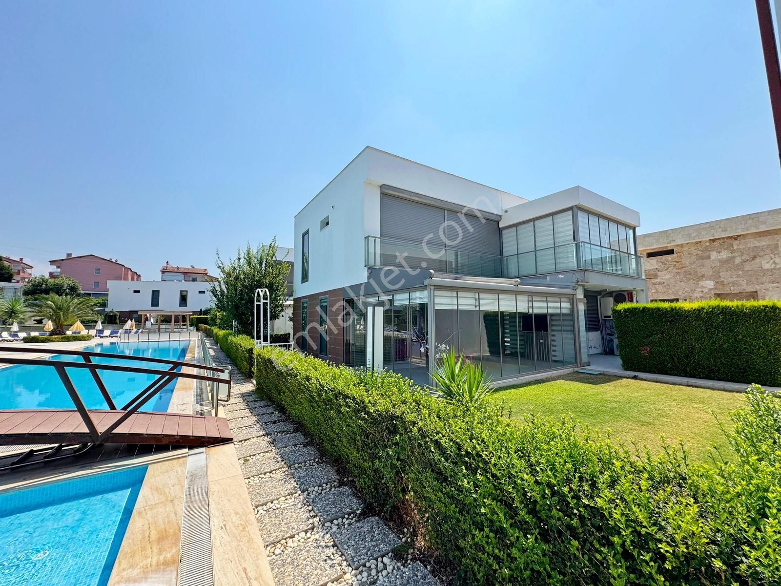 Karaova Mahallesinde Satılık Havuzlu Sitede 3+1 Müstakil Villa - Görsel 14