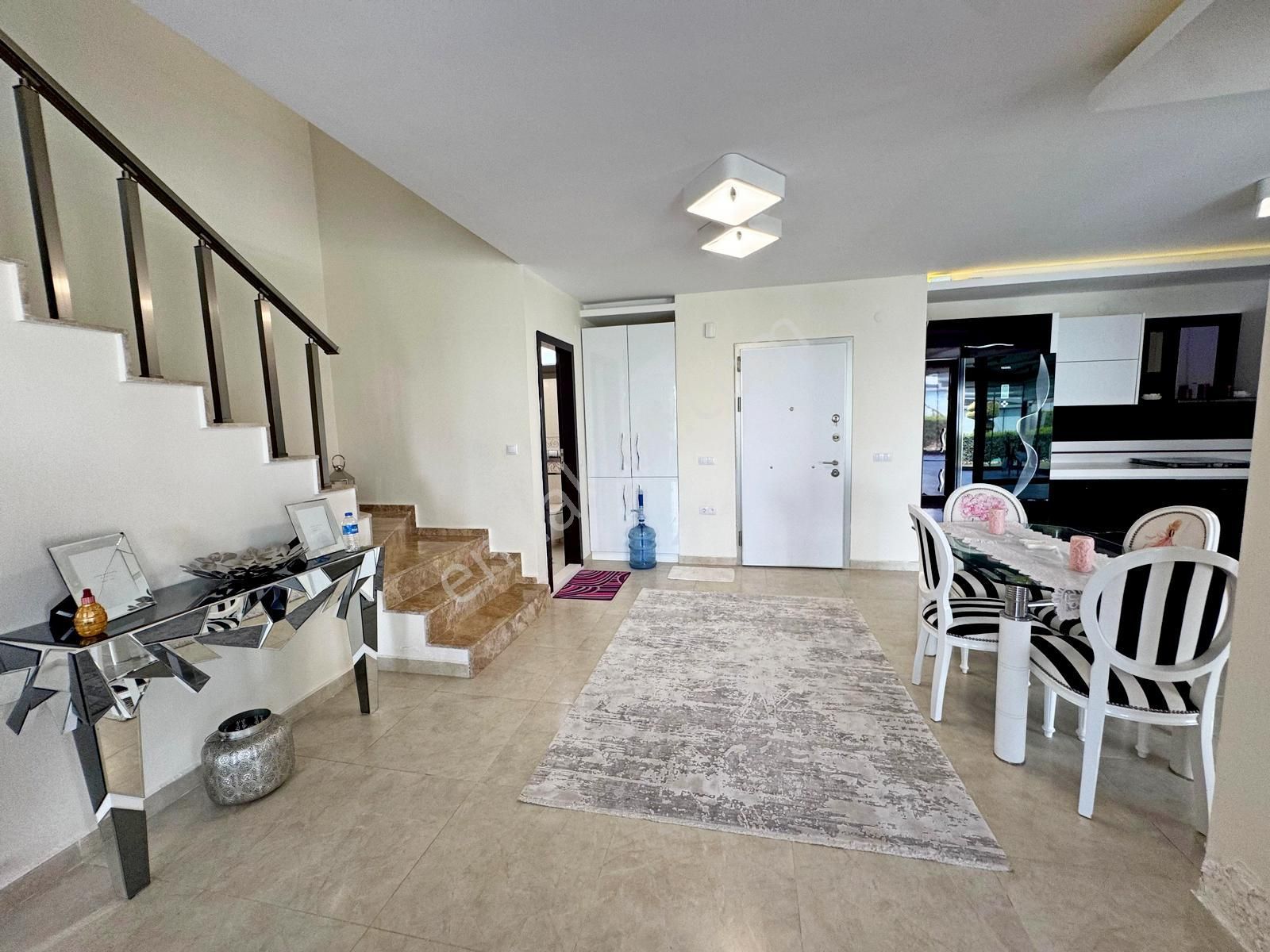 Karaova Mahallesinde Satılık Havuzlu Sitede 3+1 Müstakil Villa - Görsel 23