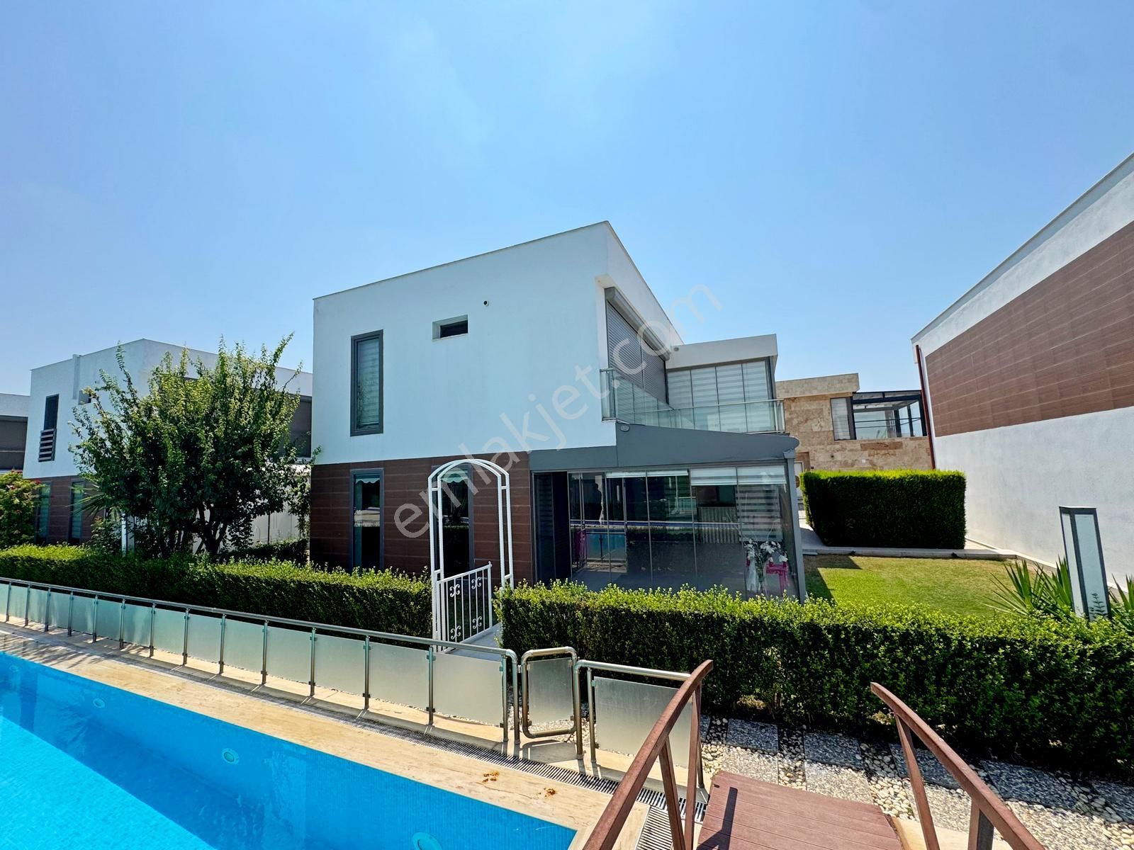 Karaova Mahallesinde Satılık Havuzlu Sitede 3+1 Müstakil Villa - Görsel 5