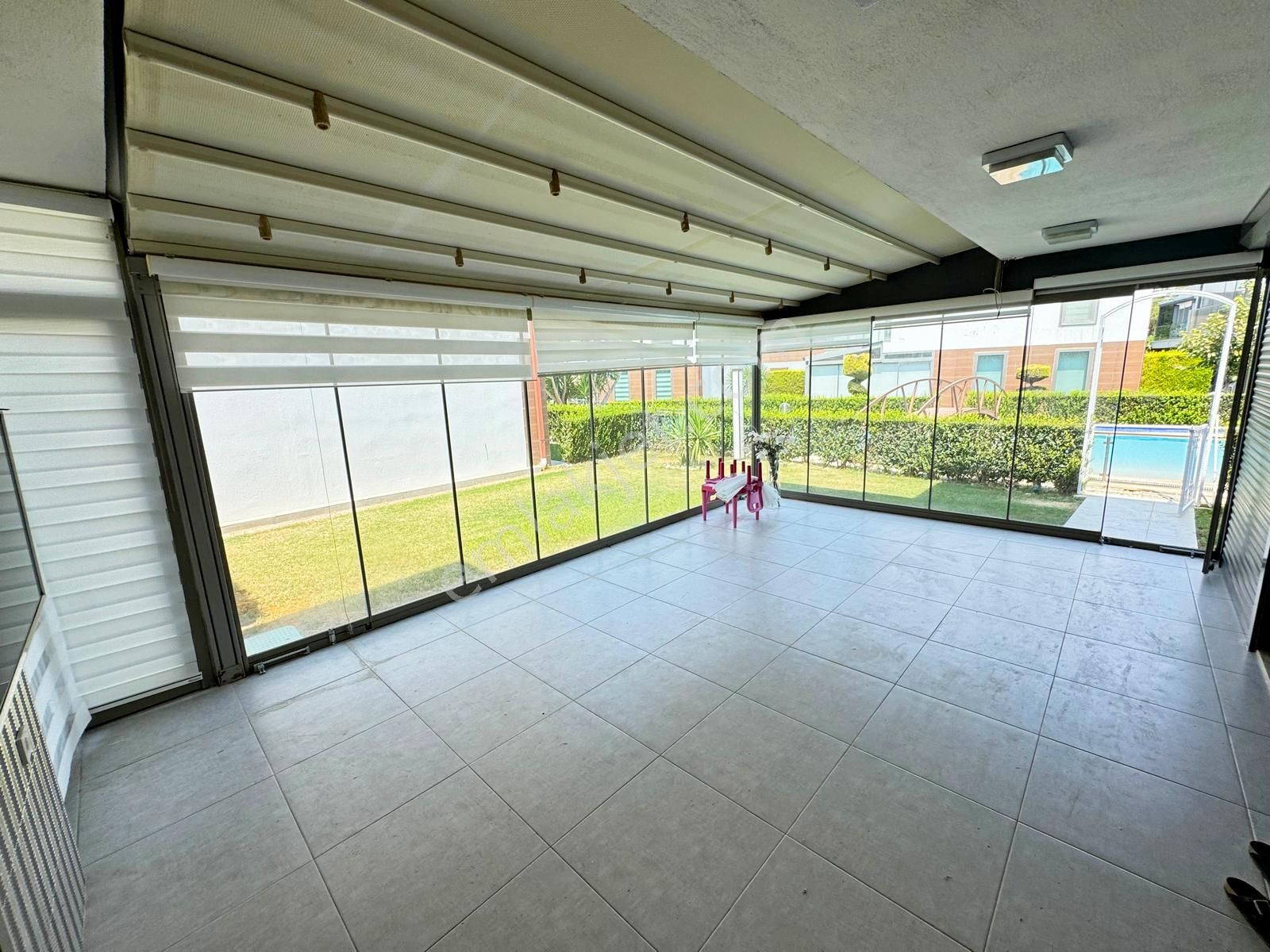 Karaova Mahallesinde Satılık Havuzlu Sitede 3+1 Müstakil Villa - Görsel 11