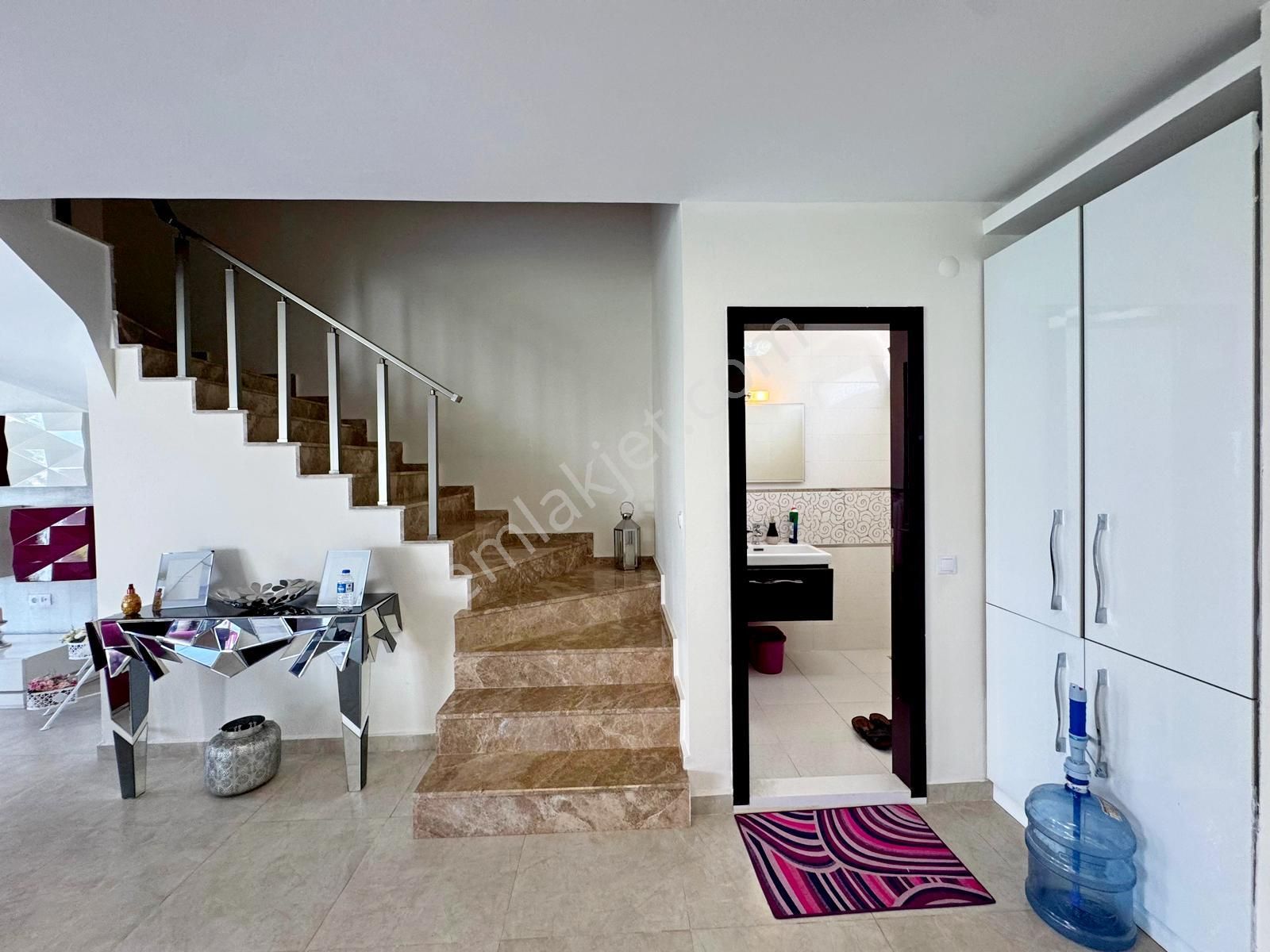 Karaova Mahallesinde Satılık Havuzlu Sitede 3+1 Müstakil Villa - Görsel 28