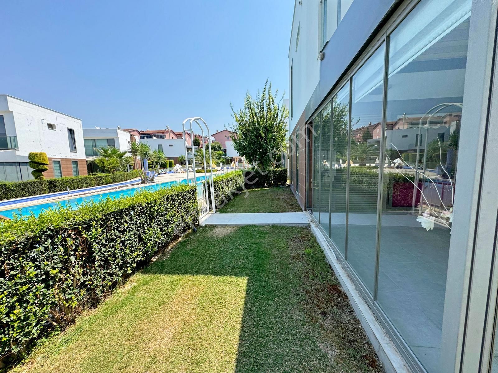 Karaova Mahallesinde Satılık Havuzlu Sitede 3+1 Müstakil Villa - Görsel 13