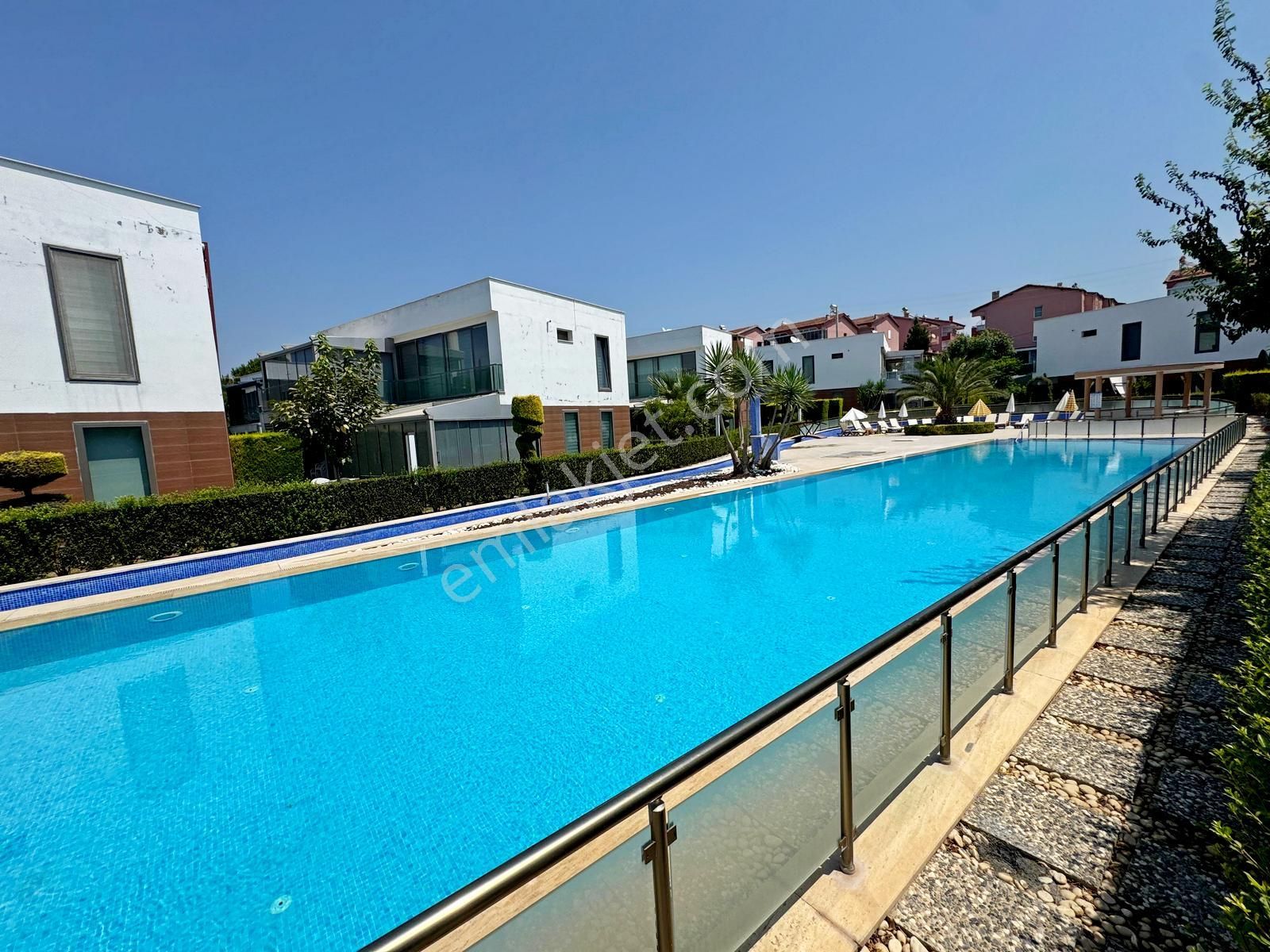 Karaova Mahallesinde Satılık Havuzlu Sitede 3+1 Müstakil Villa - Görsel 4