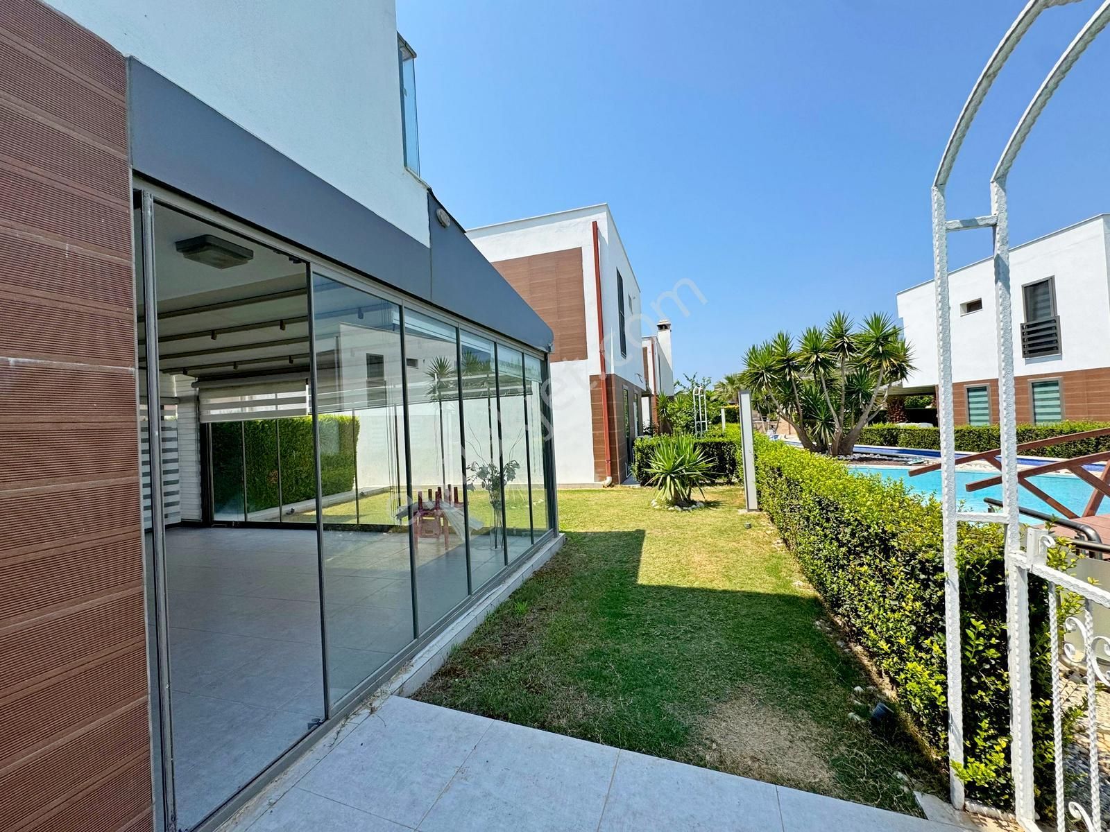 Karaova Mahallesinde Satılık Havuzlu Sitede 3+1 Müstakil Villa - Görsel 10