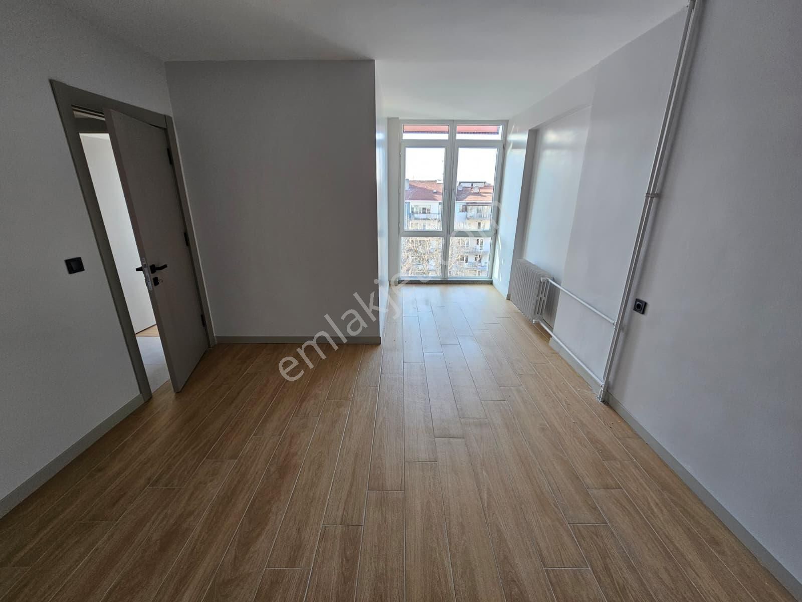 *genç Grup* Şehrin Merkezinde Porsuk Manzaralı İçi Full Yapılı - Görsel 20