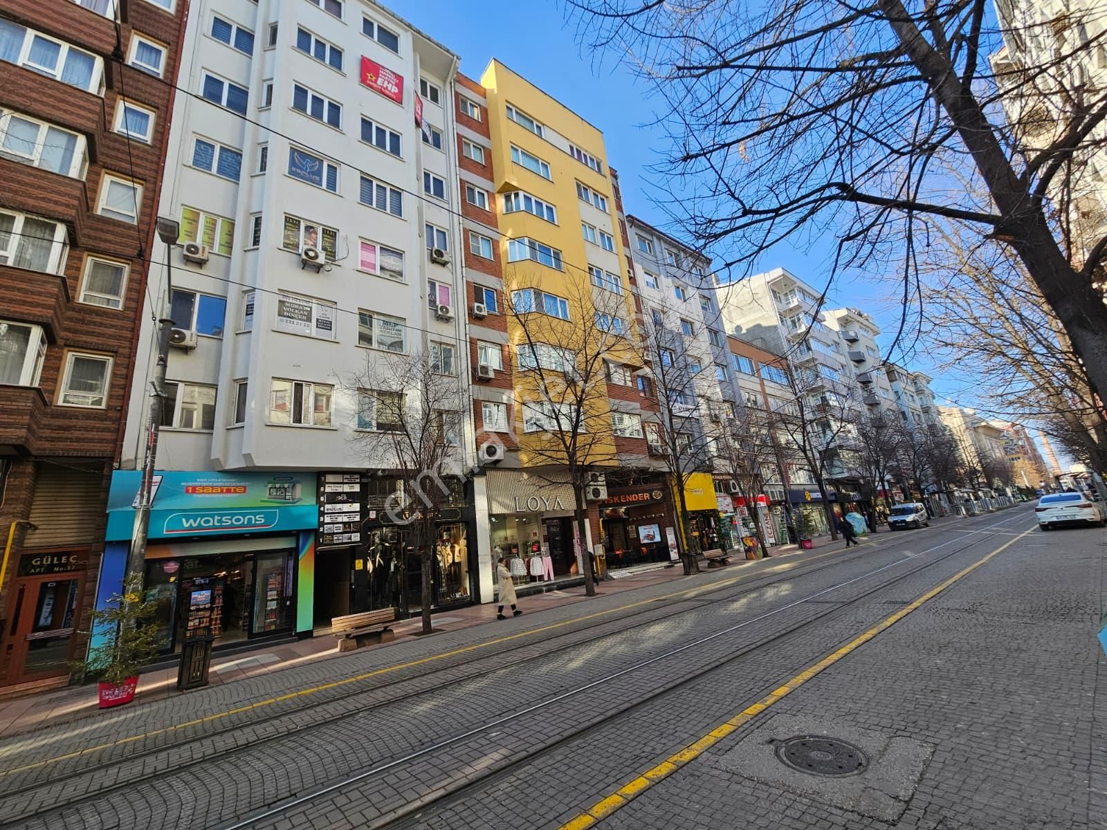 *genç Grup* Şehrin Merkezinde Porsuk Manzaralı İçi Full Yapılı - Görsel 27