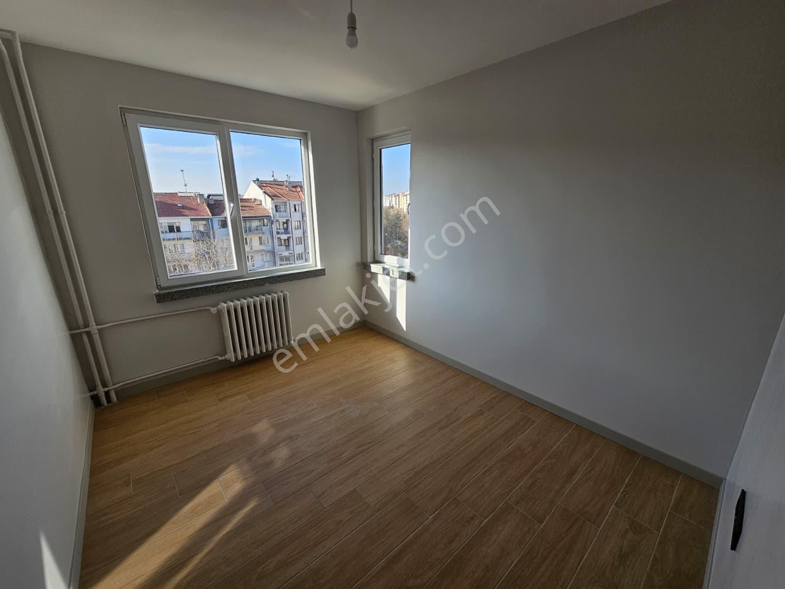 *genç Grup* Şehrin Merkezinde Porsuk Manzaralı İçi Full Yapılı - Görsel 26