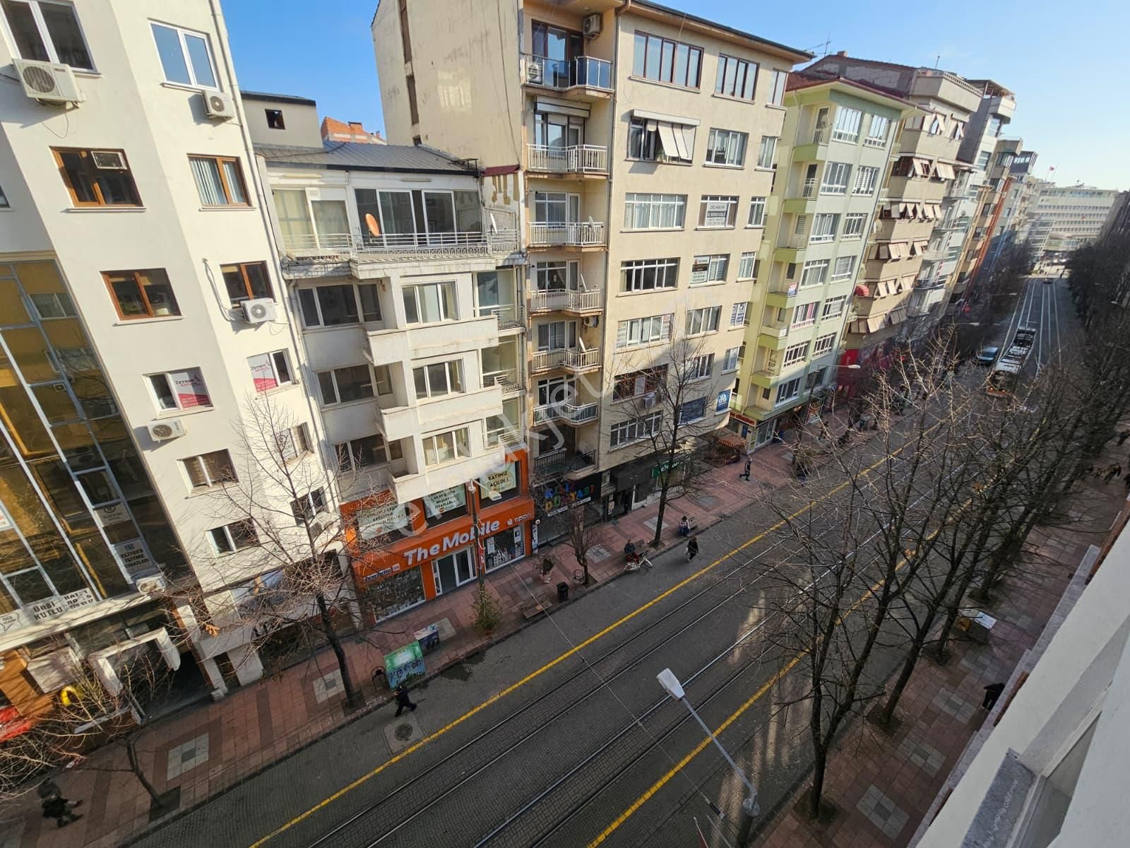 *genç Grup* Şehrin Merkezinde Porsuk Manzaralı İçi Full Yapılı - Görsel 10