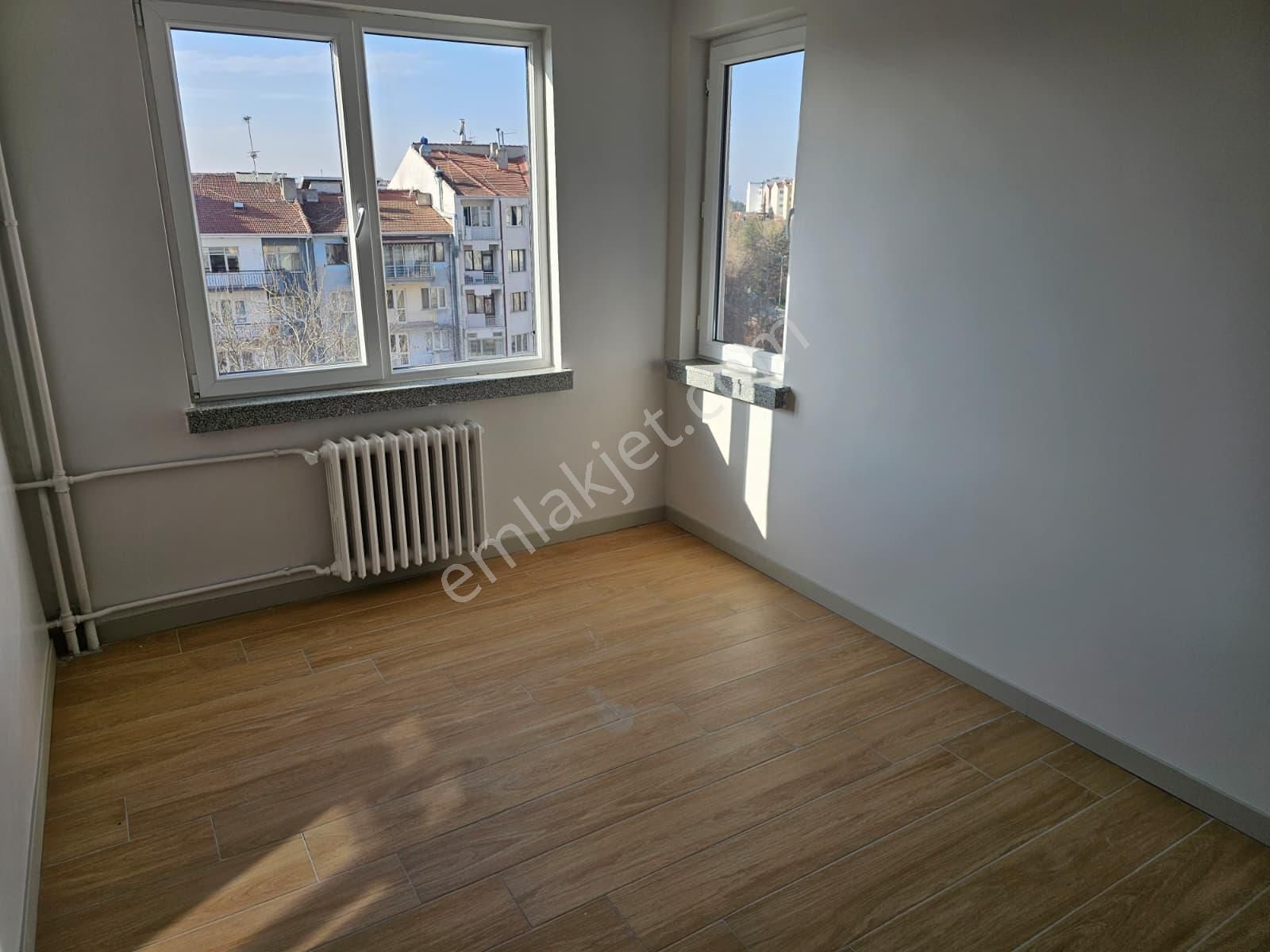 *genç Grup* Şehrin Merkezinde Porsuk Manzaralı İçi Full Yapılı - Görsel 24