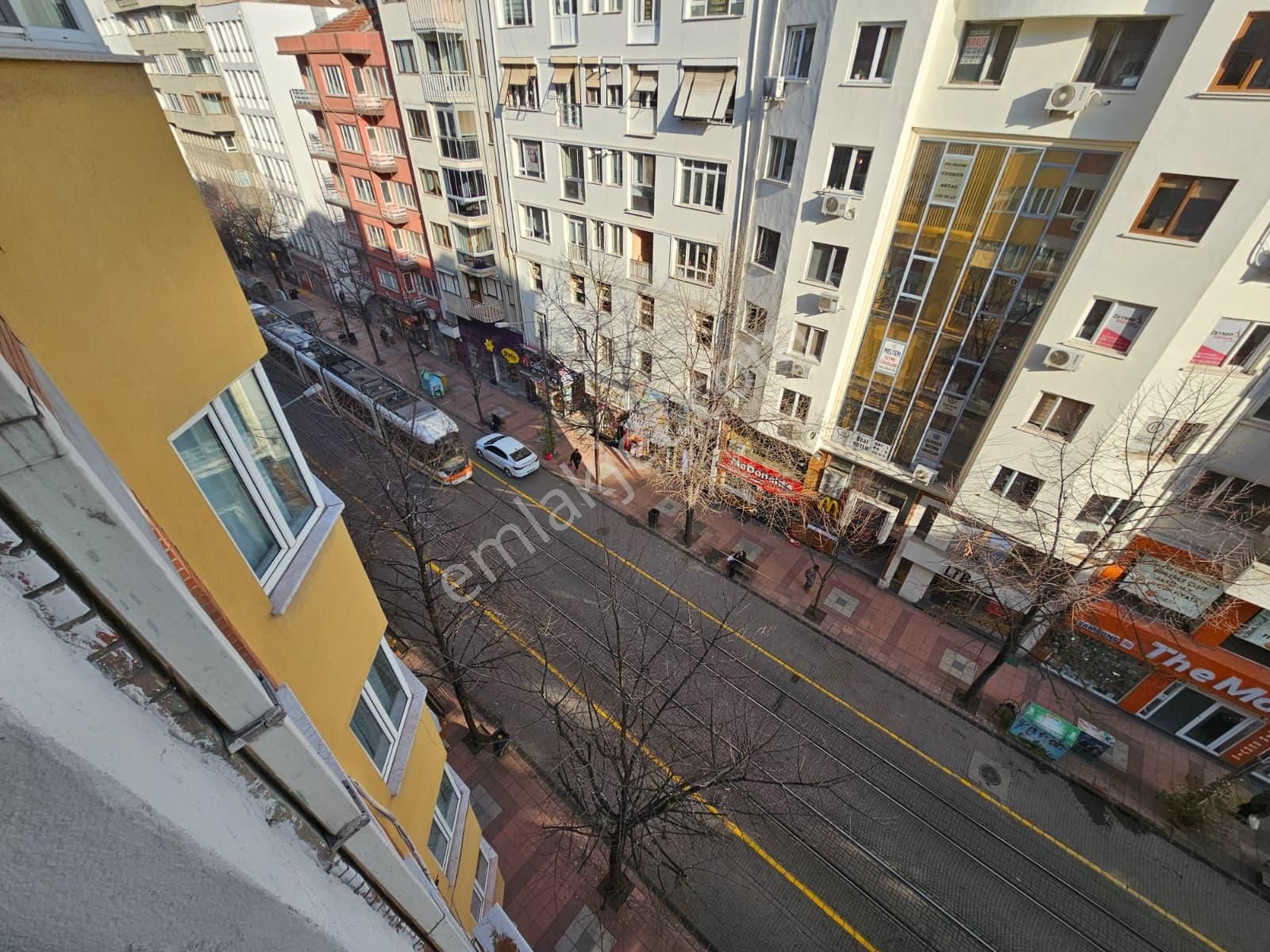 *genç Grup* Şehrin Merkezinde Porsuk Manzaralı İçi Full Yapılı - Görsel 9