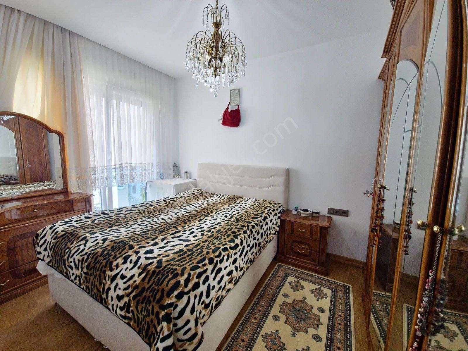 Ayşekadın Da İki Kat Kapalı Otoparklı Ve Yüzme Havuzlu 3+1 Daire - Görsel 8