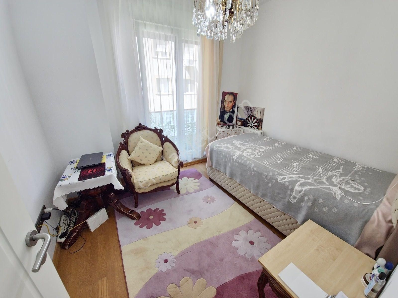 Ayşekadın Da İki Kat Kapalı Otoparklı Ve Yüzme Havuzlu 3+1 Daire - Görsel 12