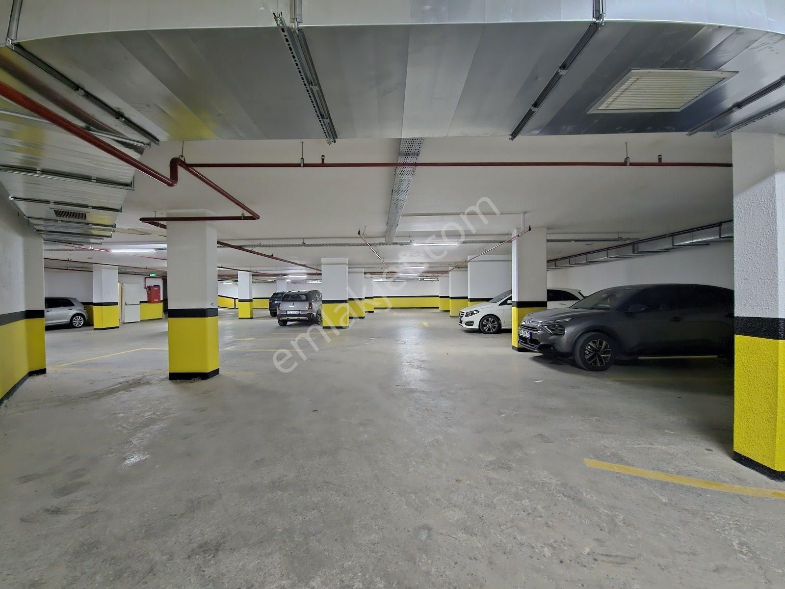 Ayşekadın Da İki Kat Kapalı Otoparklı Ve Yüzme Havuzlu 3+1 Daire - Görsel 31