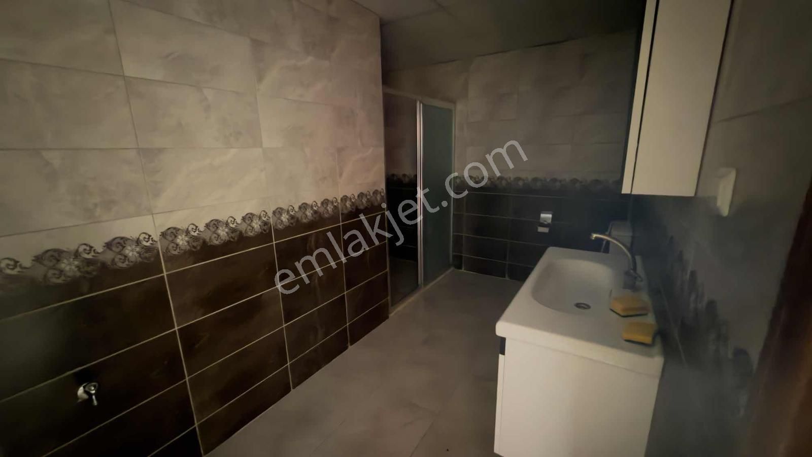 Remax Dem'de Atatürk Mh. Stadyum Yanı Kiralık Ara Kat 3+1 Daire - Görsel 14