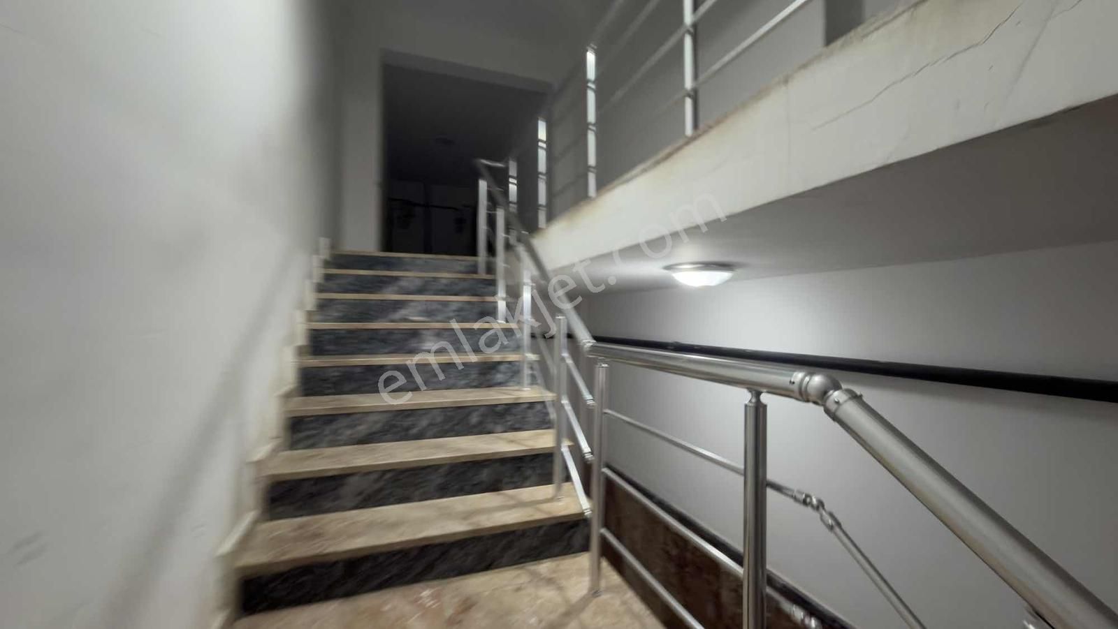 Remax Dem'de Atatürk Mh. Stadyum Yanı Kiralık Ara Kat 3+1 Daire - Görsel 13