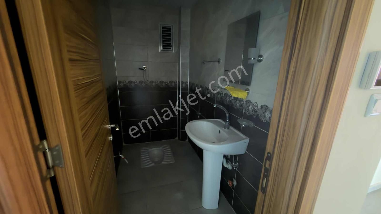Remax Dem'de Atatürk Mh. Stadyum Yanı Kiralık Ara Kat 3+1 Daire - Görsel 12